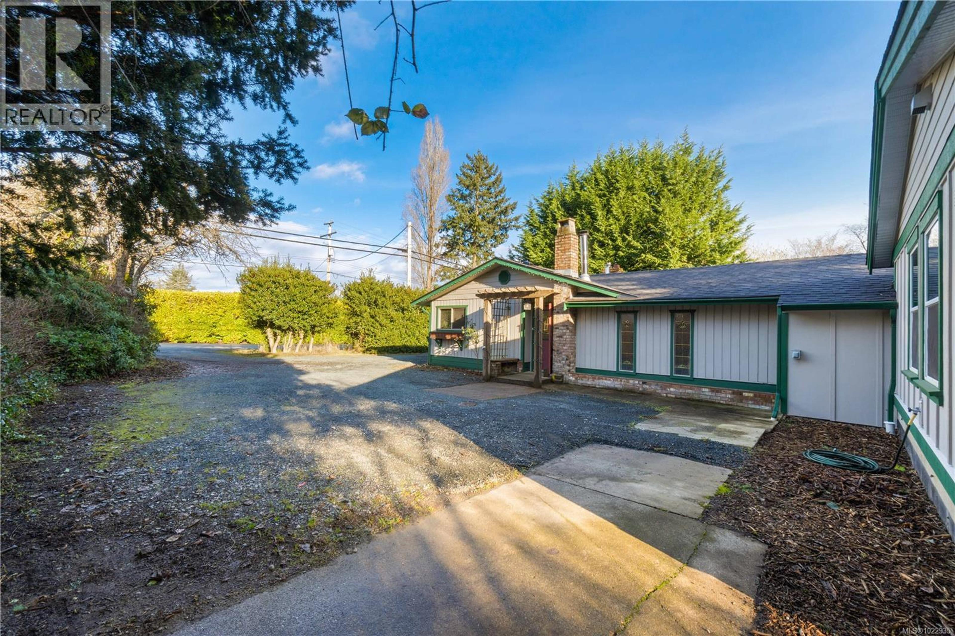 3872 ISLAND HWY W - 55