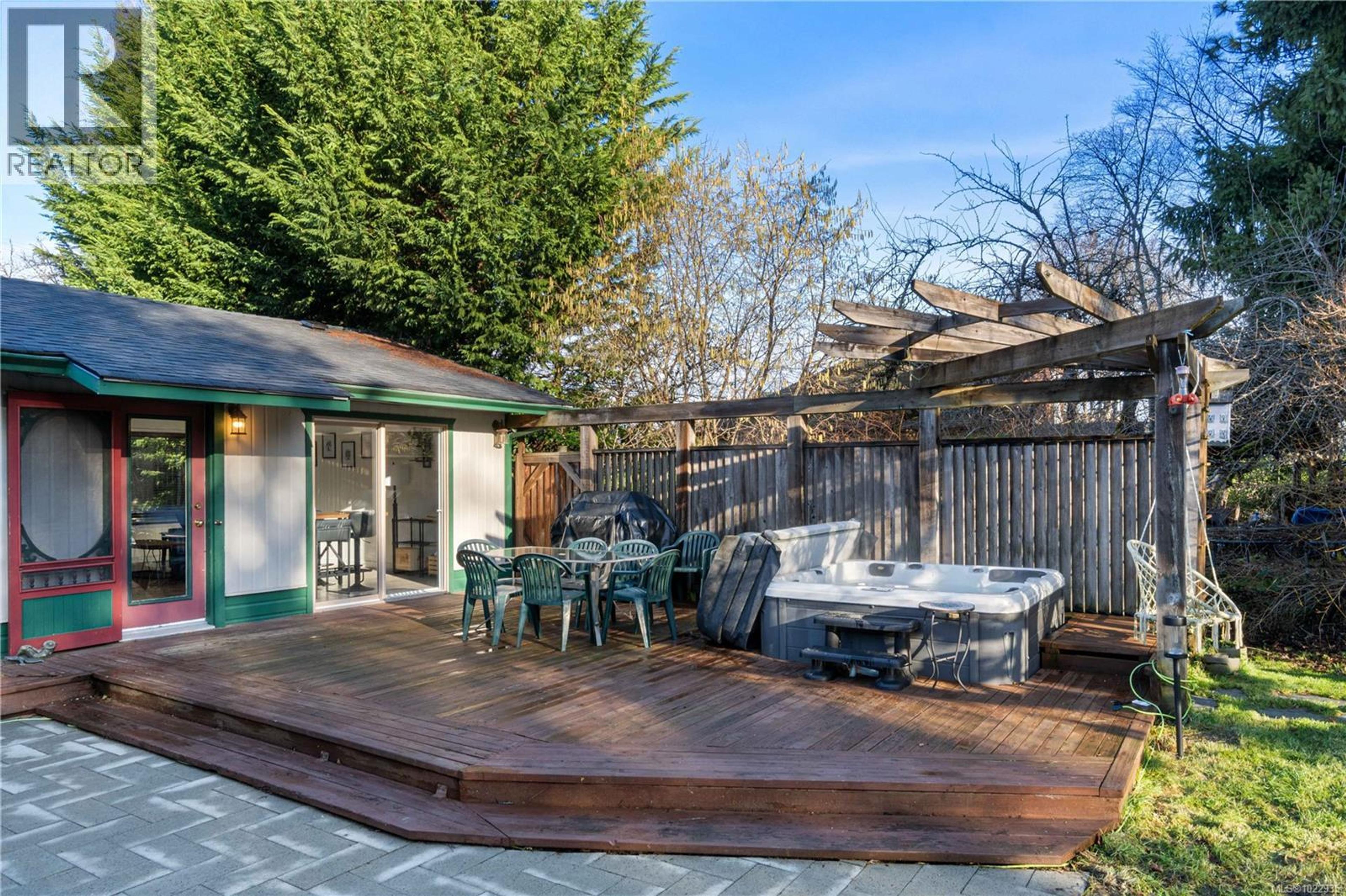 3872 ISLAND HWY W - 32