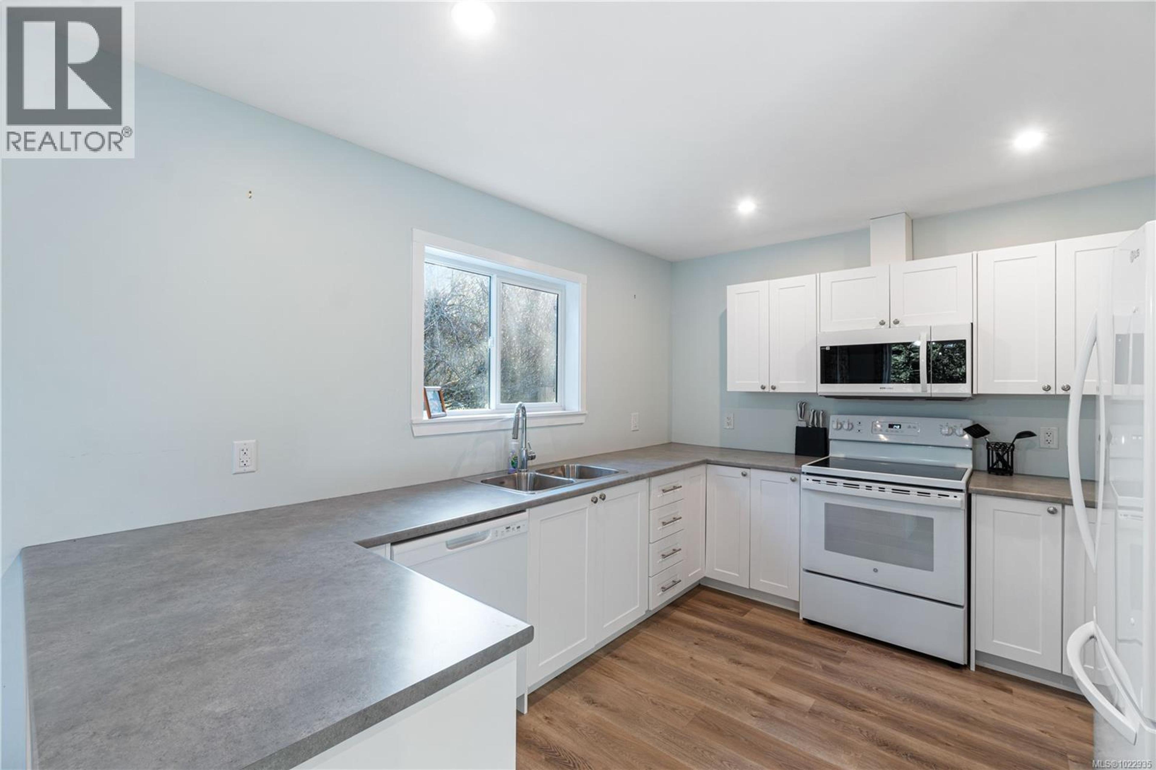 3872 ISLAND HWY W - 41