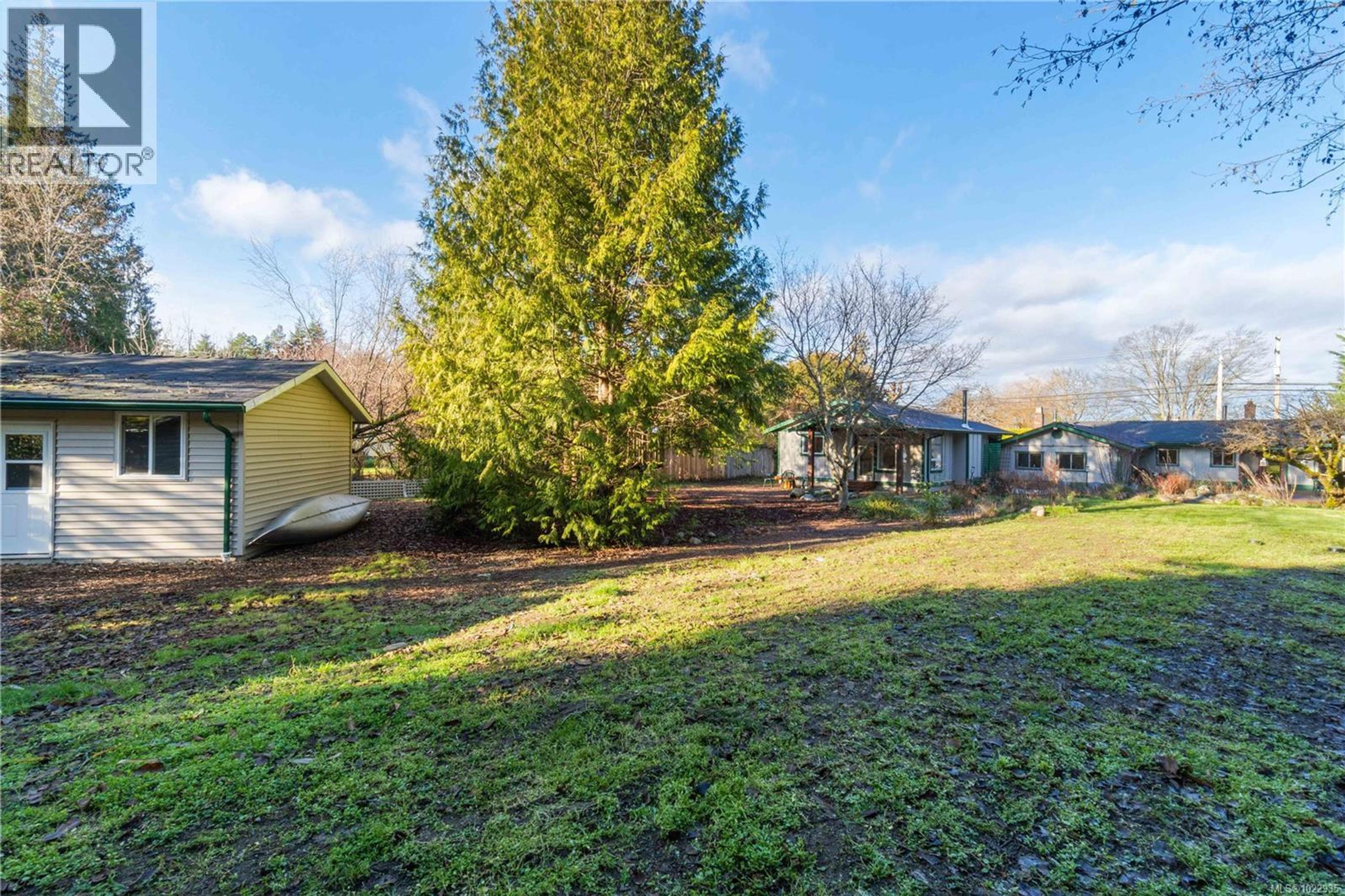 3872 ISLAND HWY W - 56