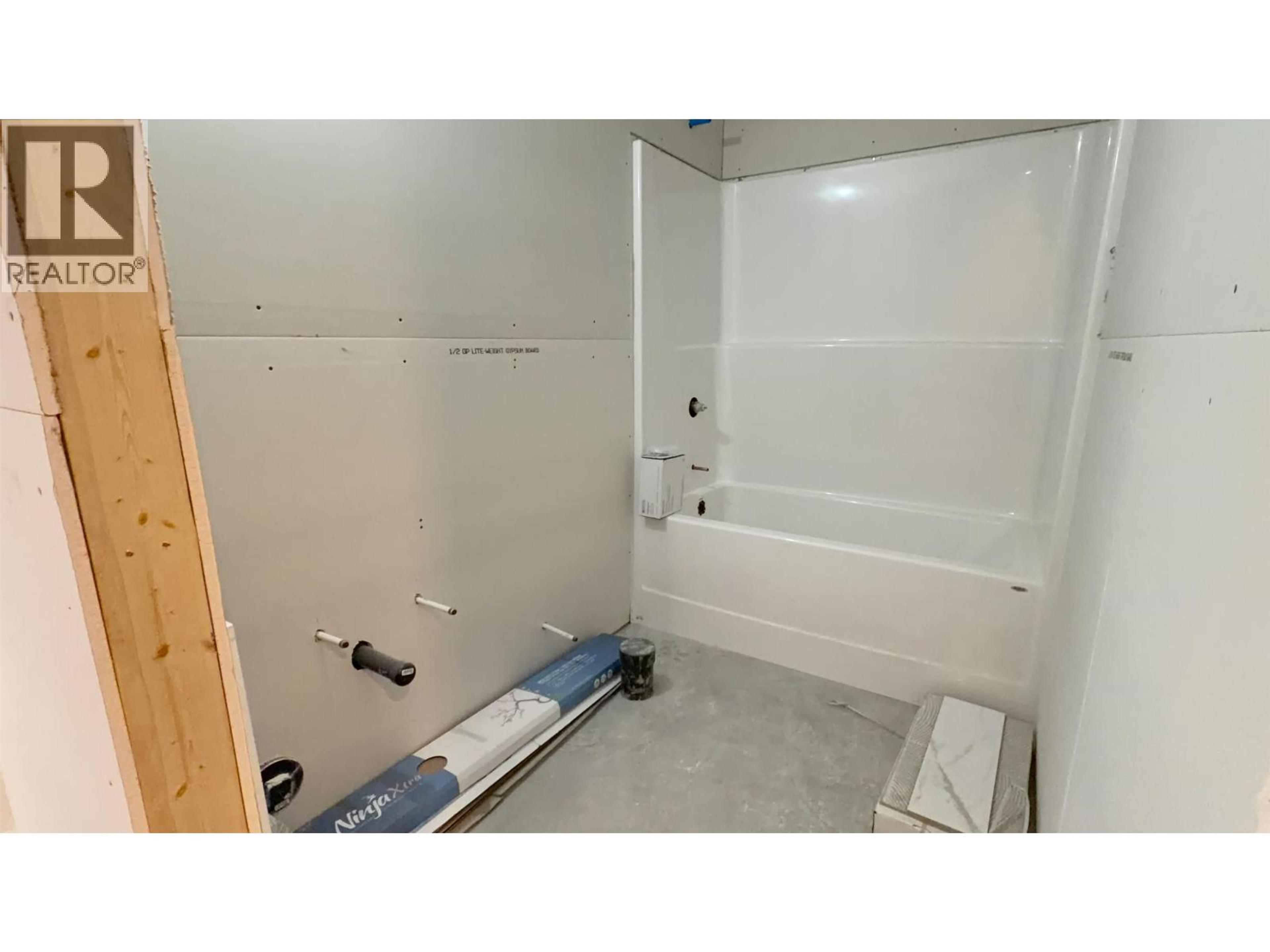 8424 81A STREET - 26