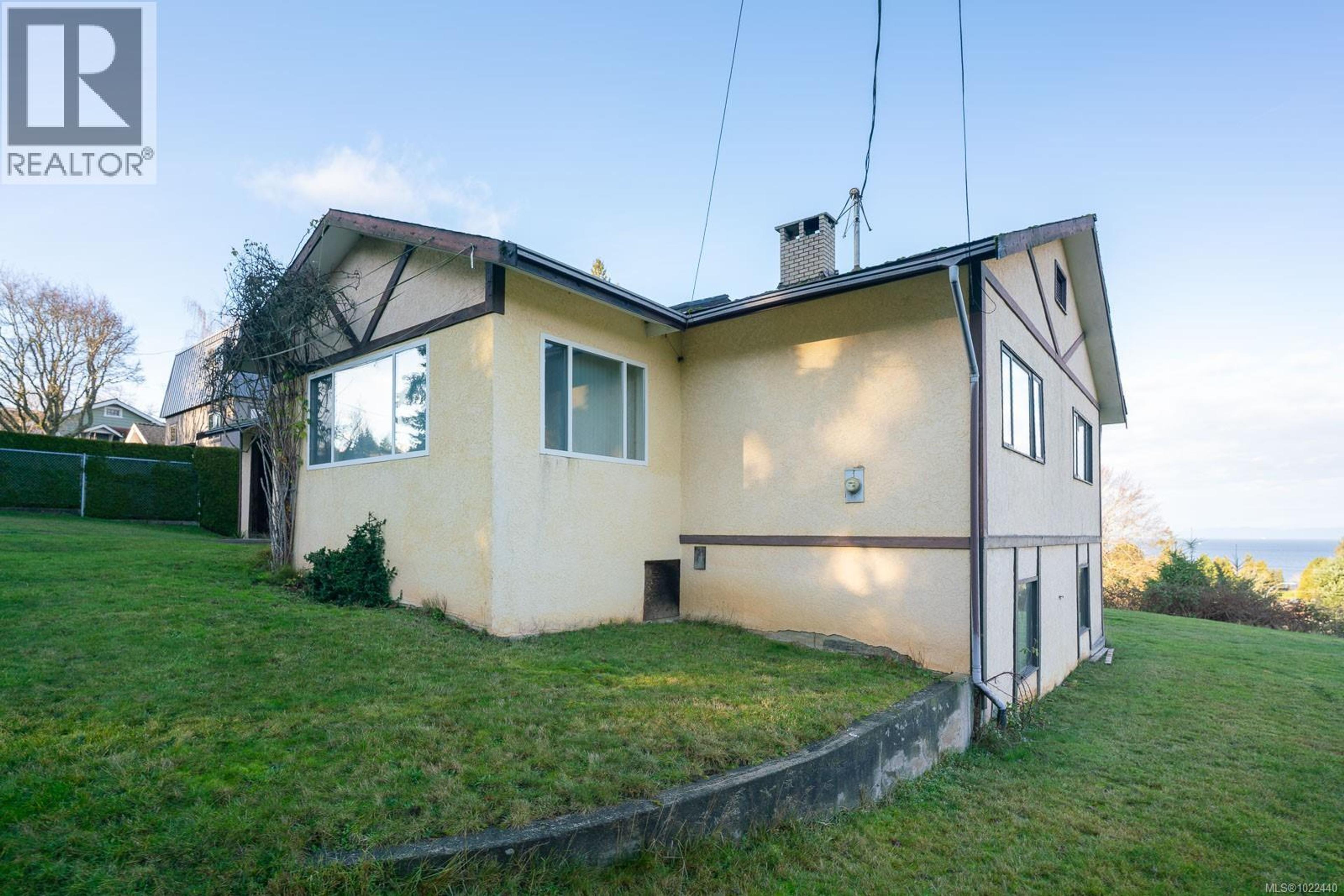 135 SUNNINGDALE RD W - 24