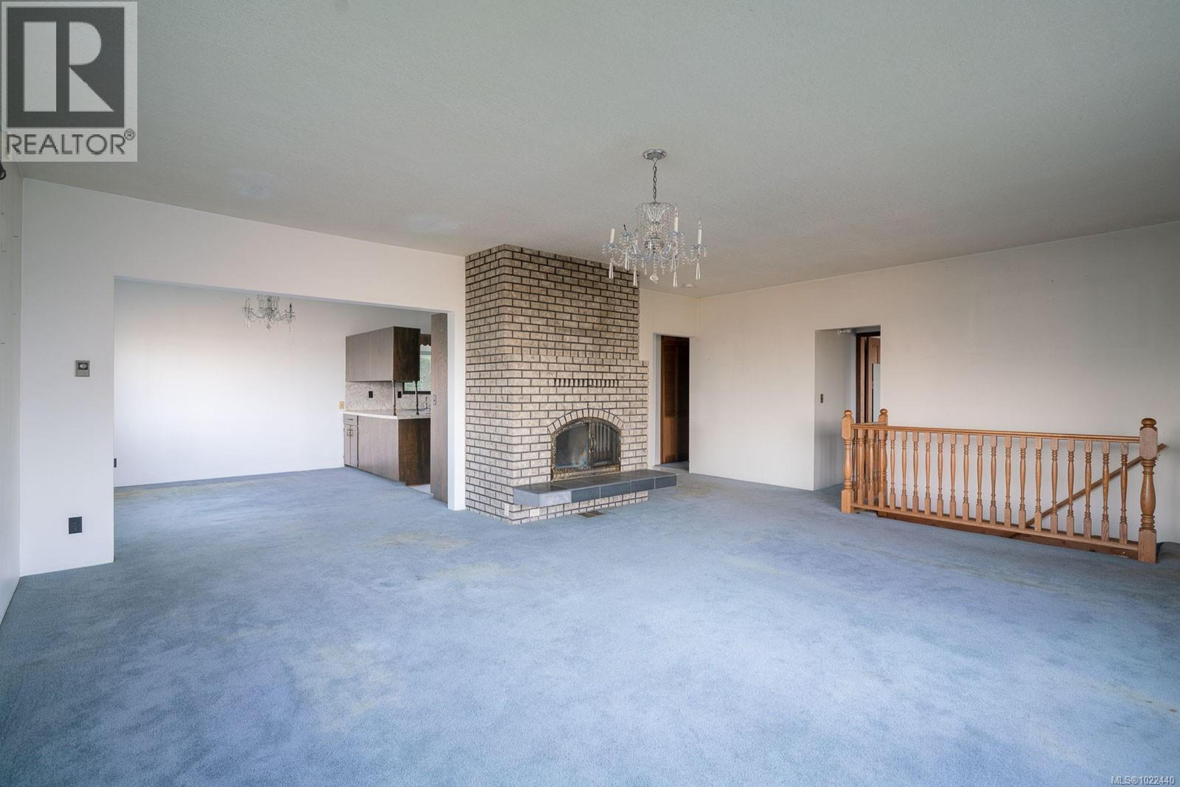 135 SUNNINGDALE RD W - 35