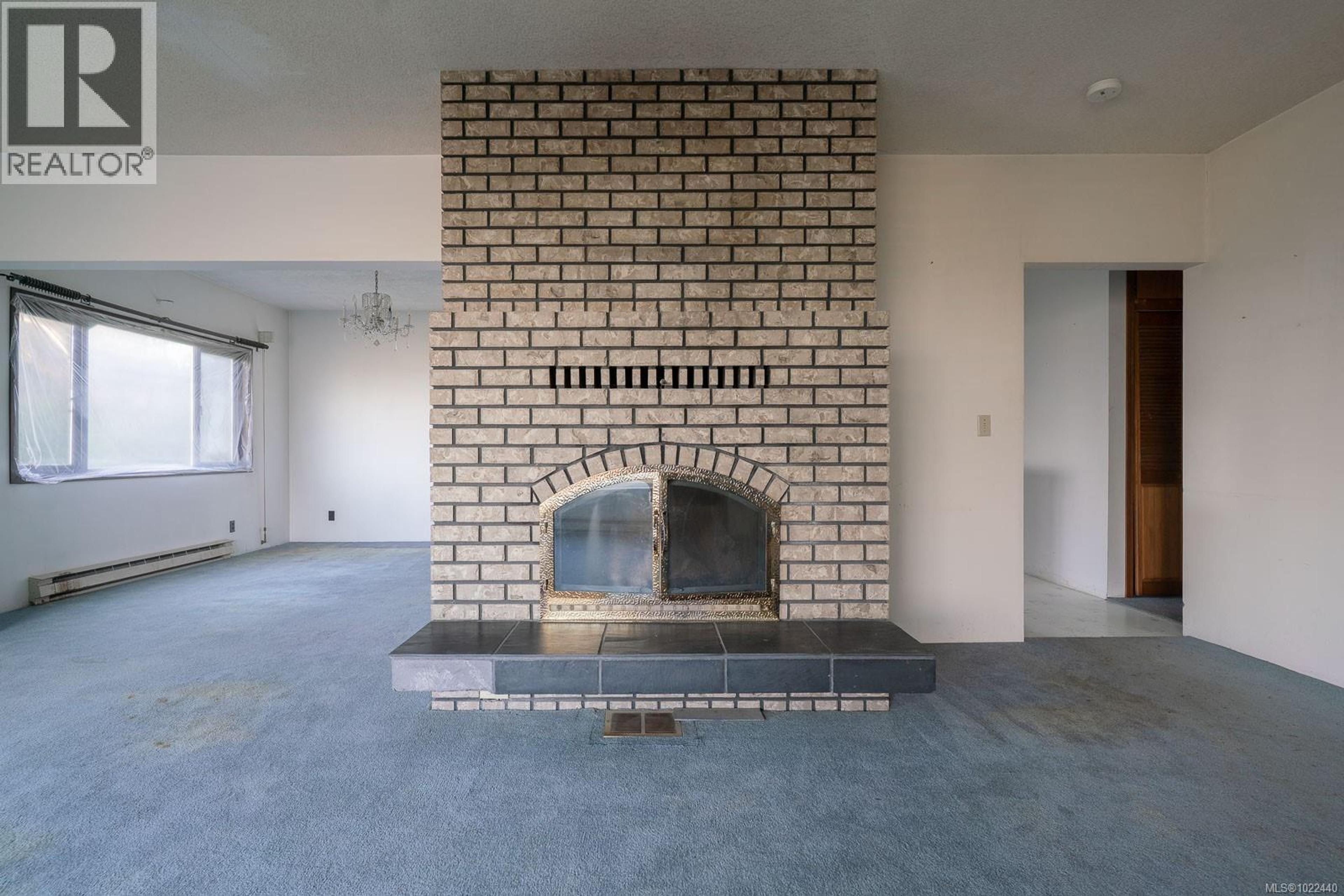 135 SUNNINGDALE RD W - 36