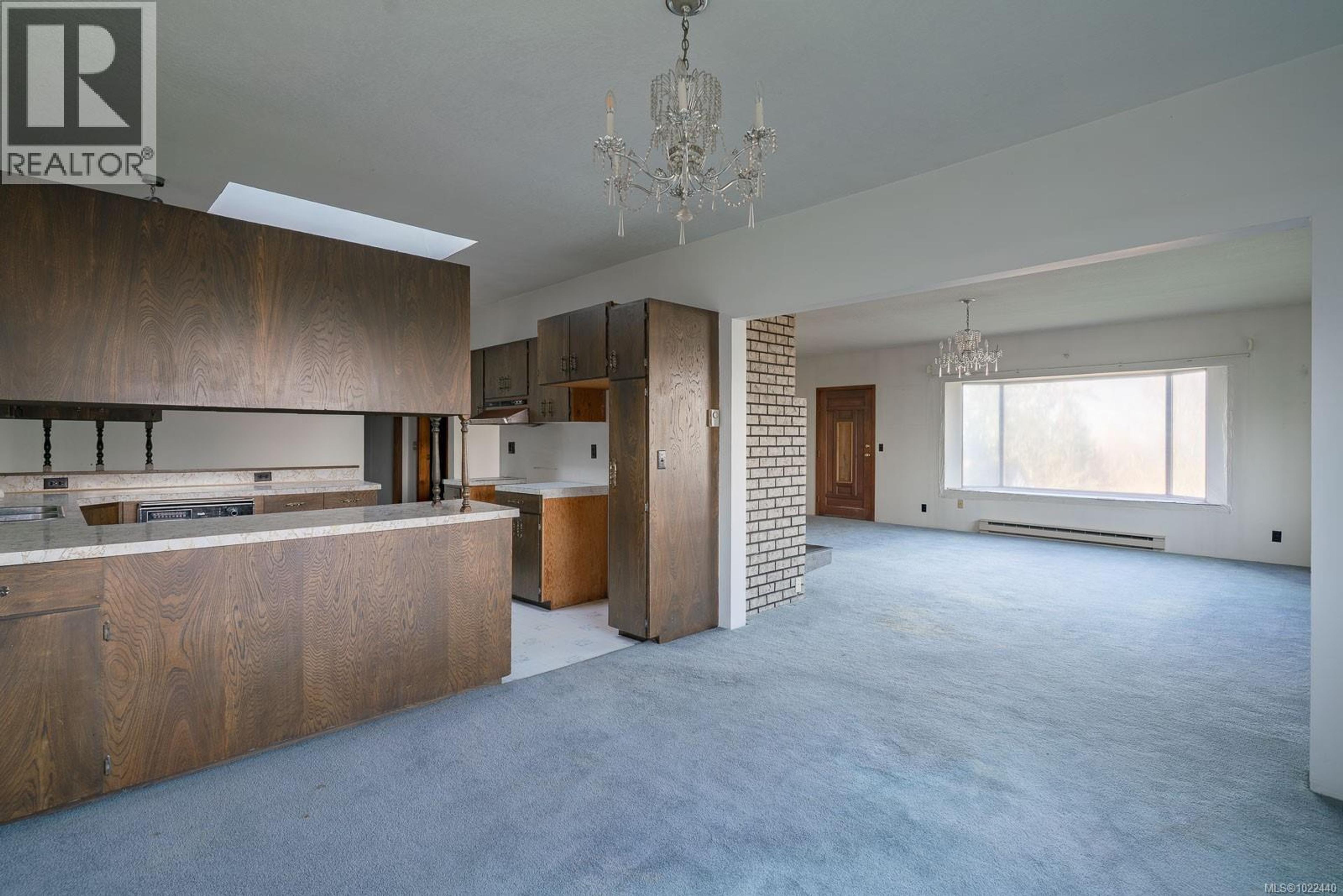 135 SUNNINGDALE RD W - 31