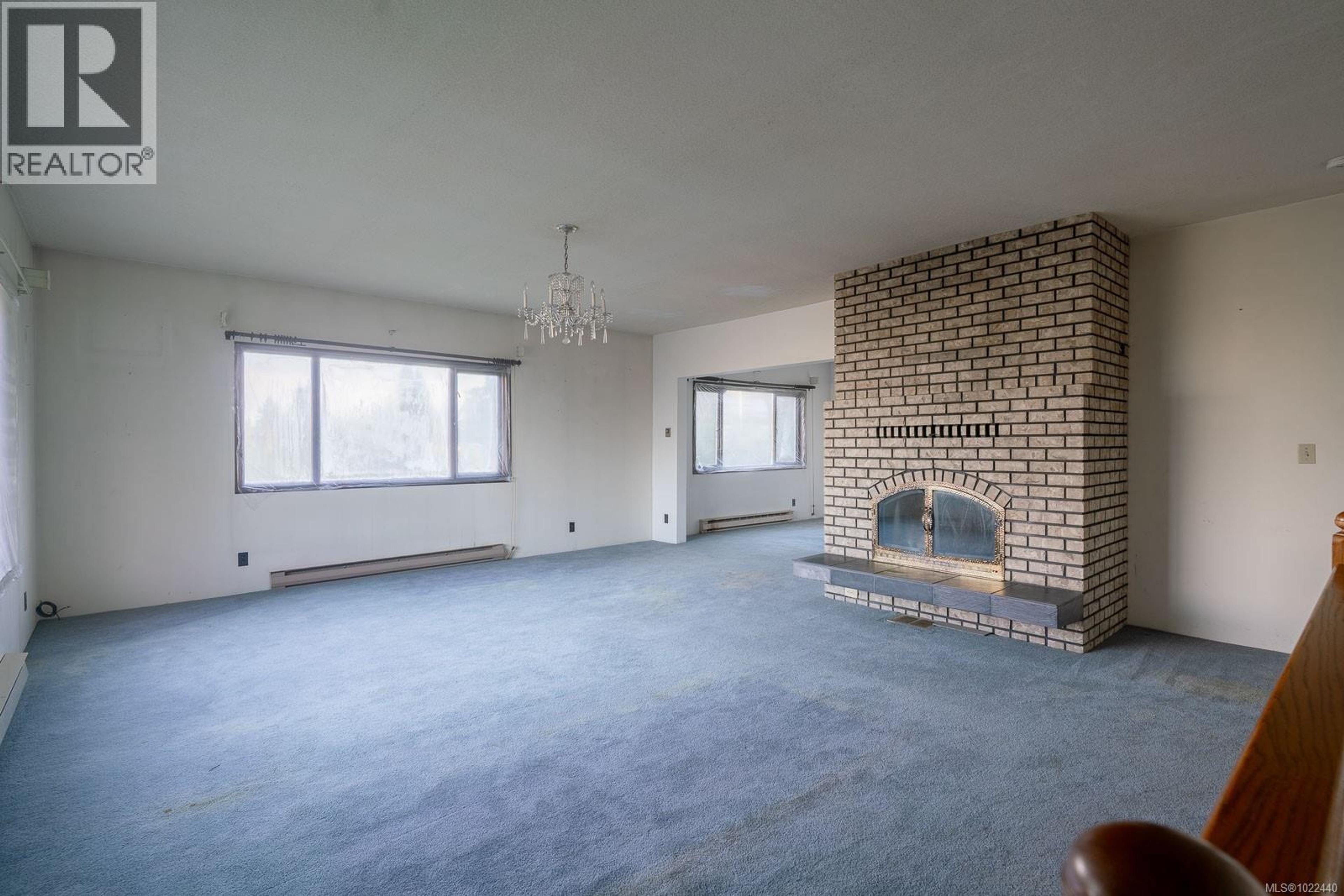 135 SUNNINGDALE RD W - 37