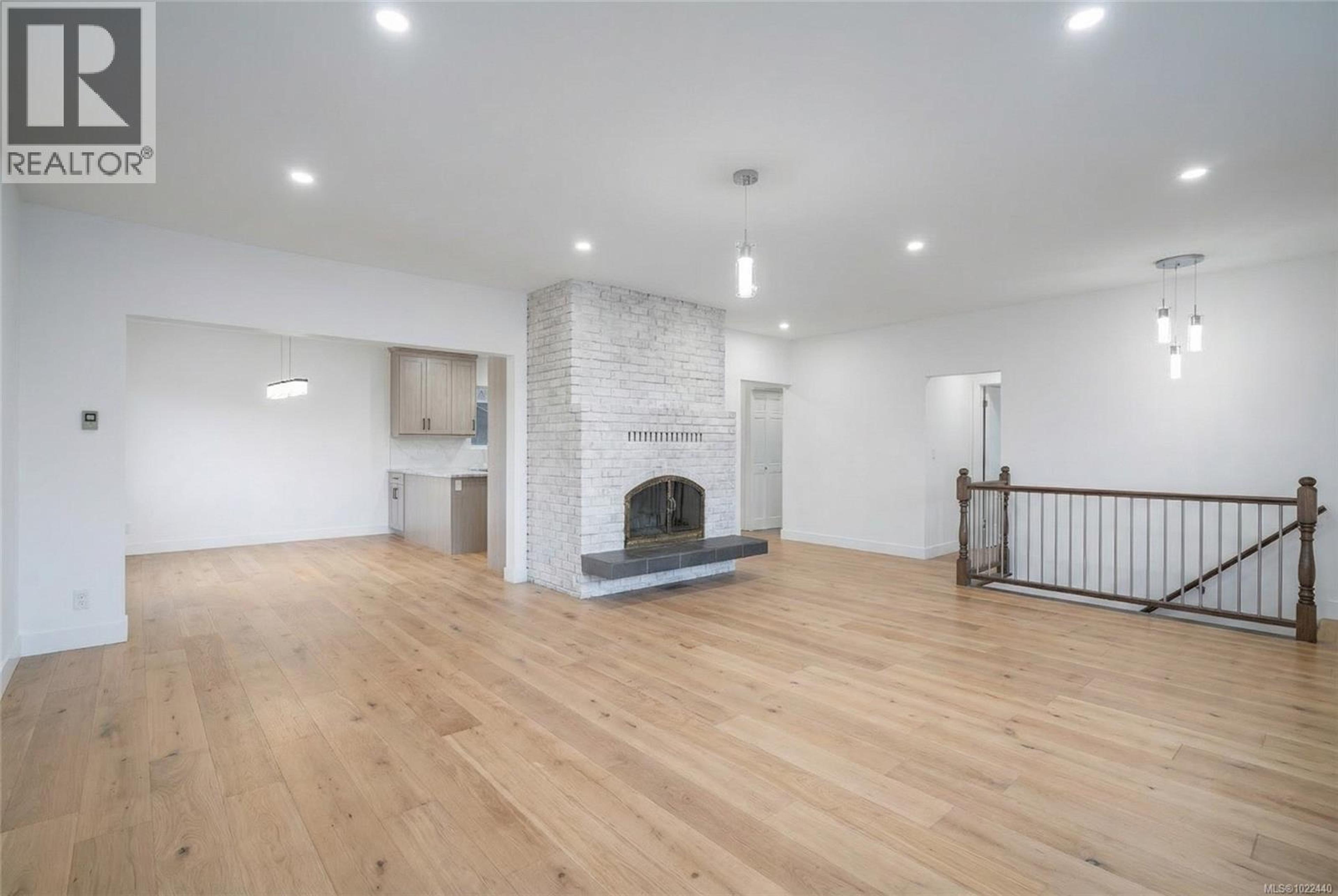 135 SUNNINGDALE RD W - 39