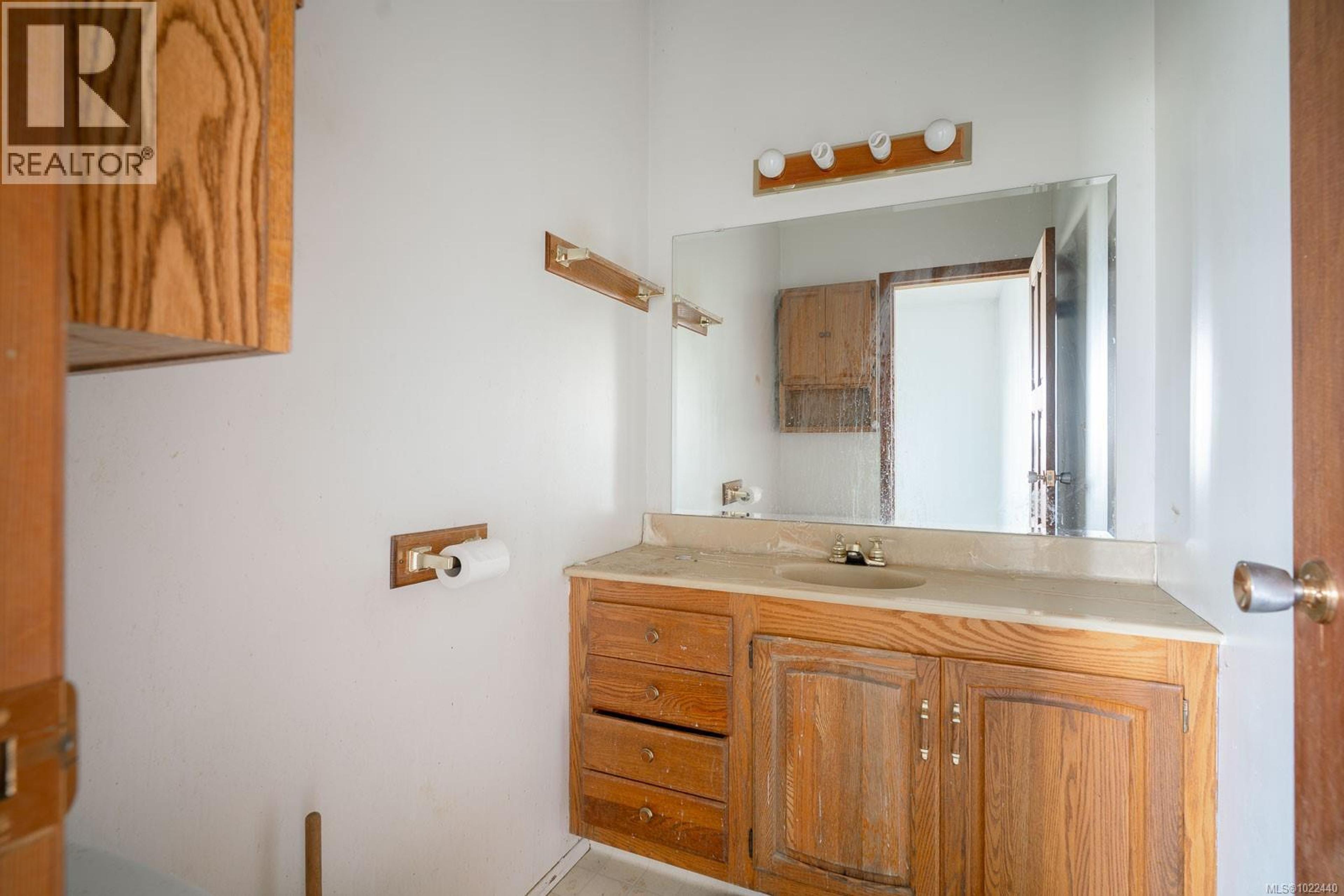 135 SUNNINGDALE RD W - 44