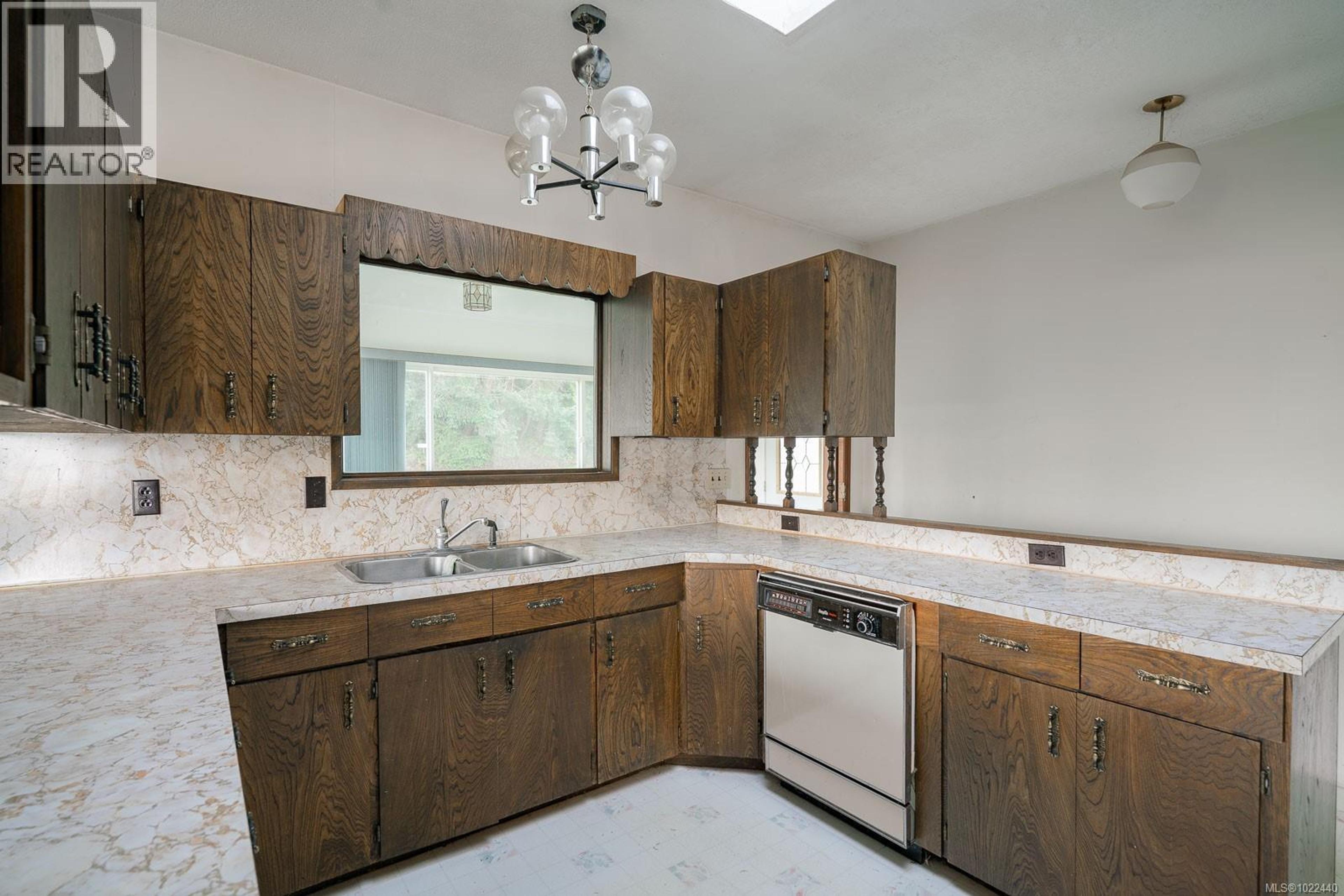 135 SUNNINGDALE RD W - 28