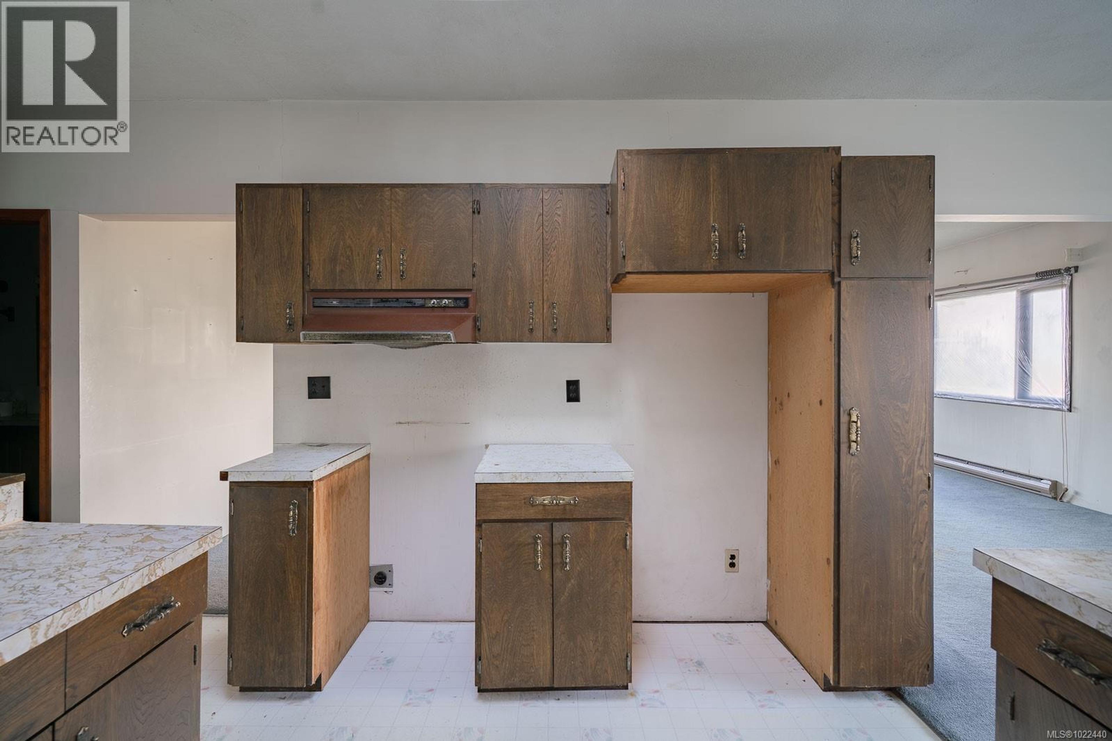 135 SUNNINGDALE RD W - 29