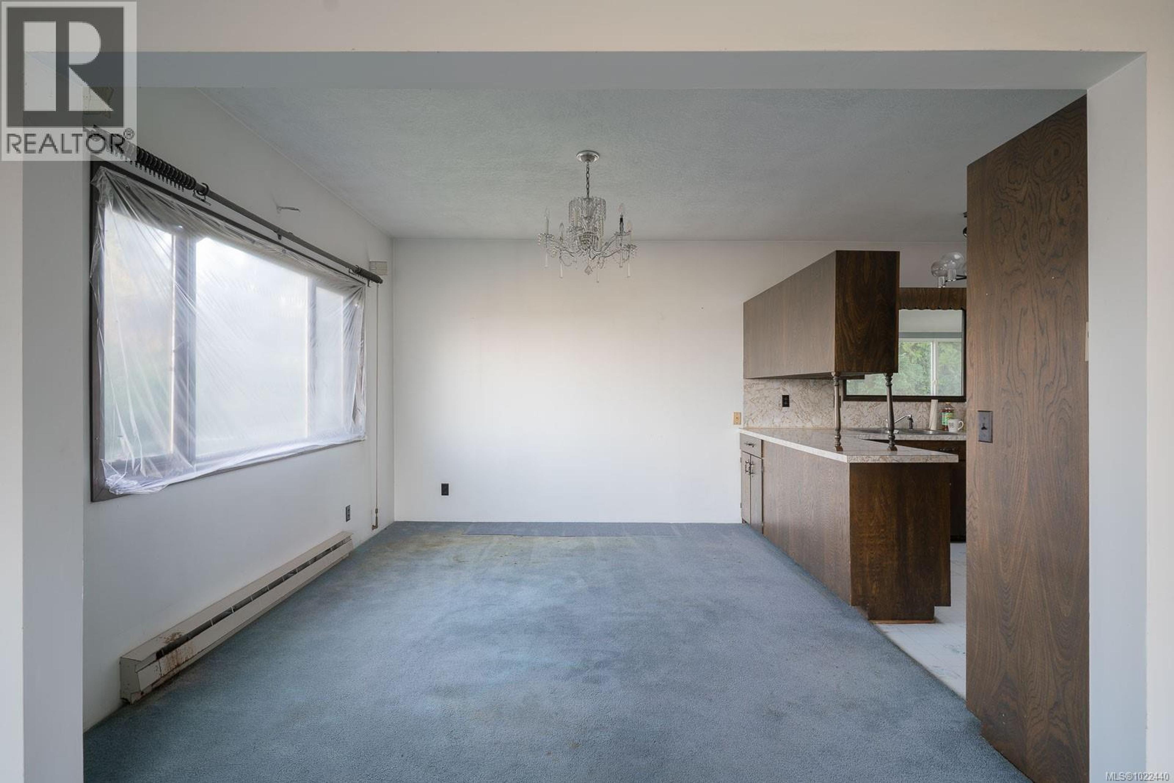 135 SUNNINGDALE RD W - 33