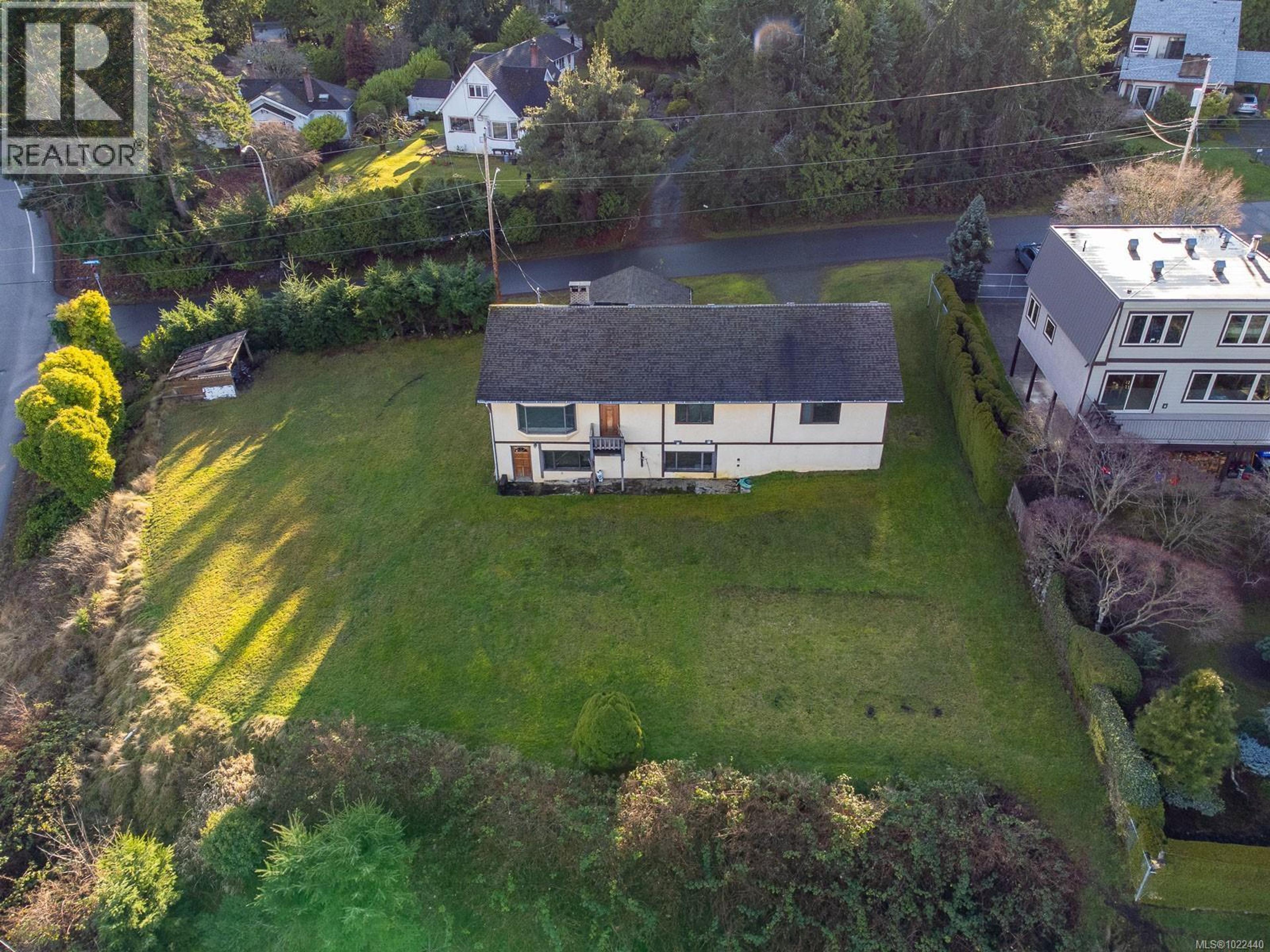 135 SUNNINGDALE RD W - 8