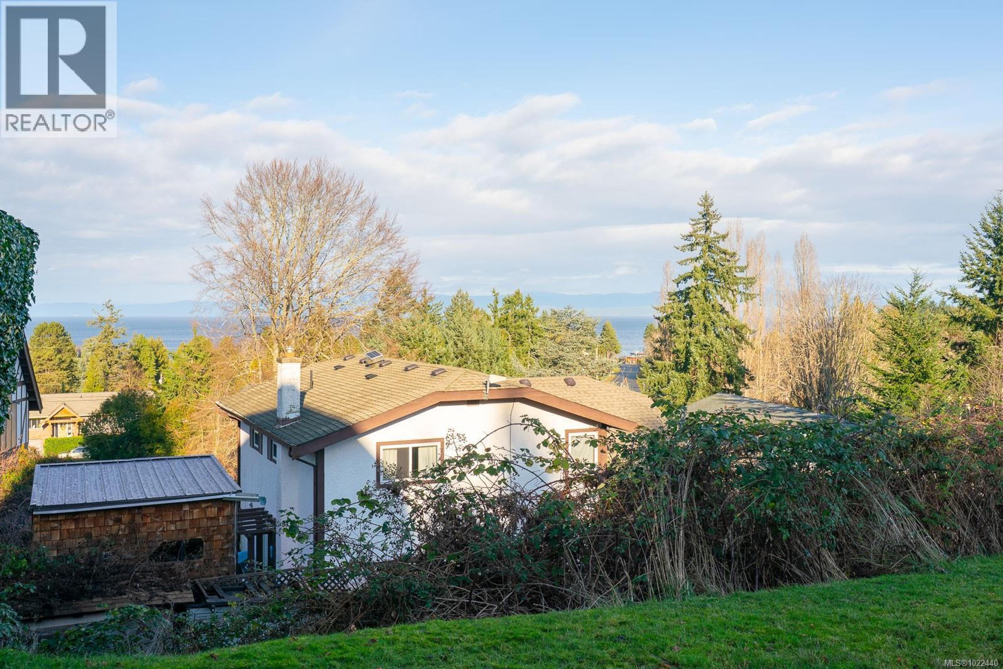 135 SUNNINGDALE RD W - 16