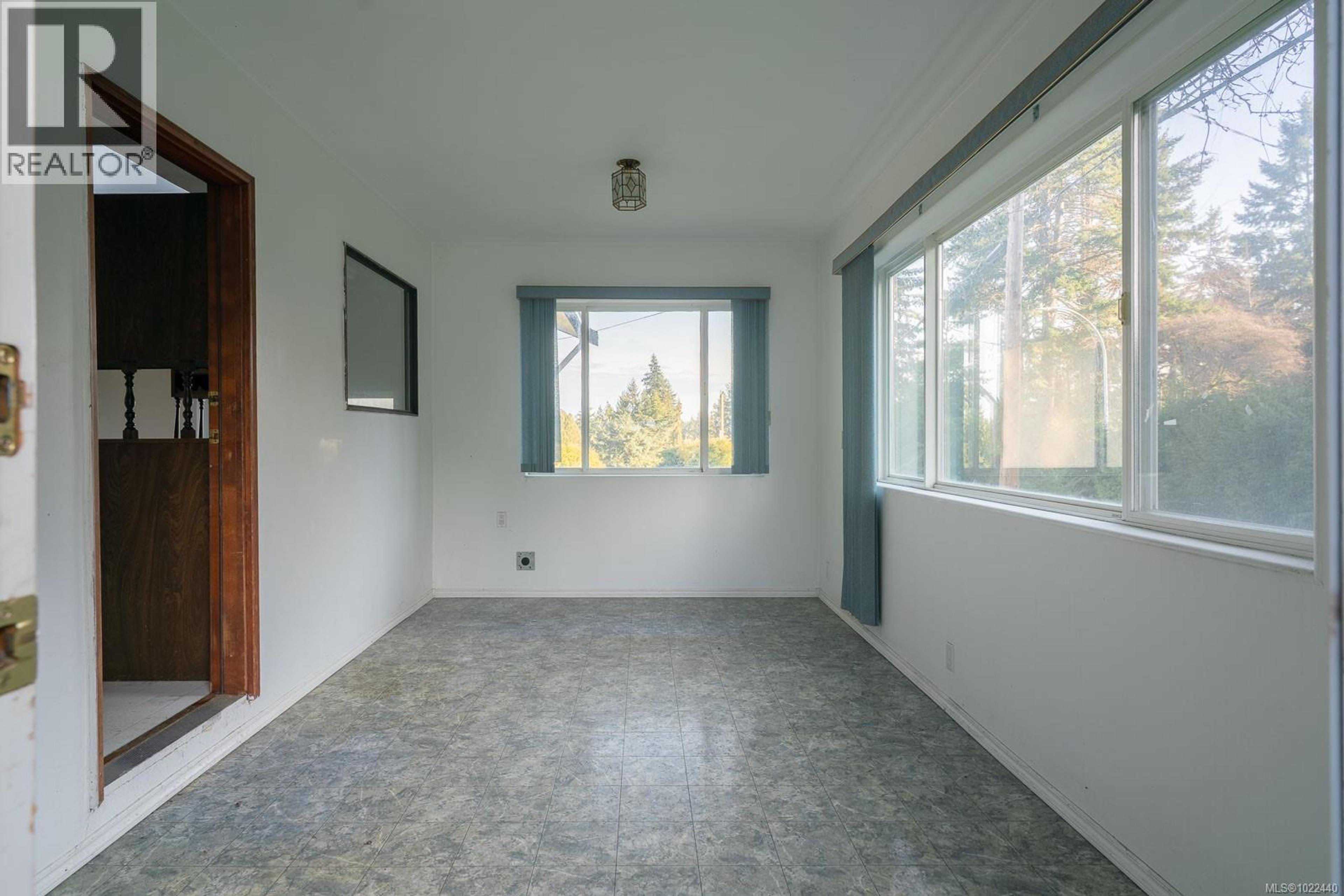 135 SUNNINGDALE RD W - 25