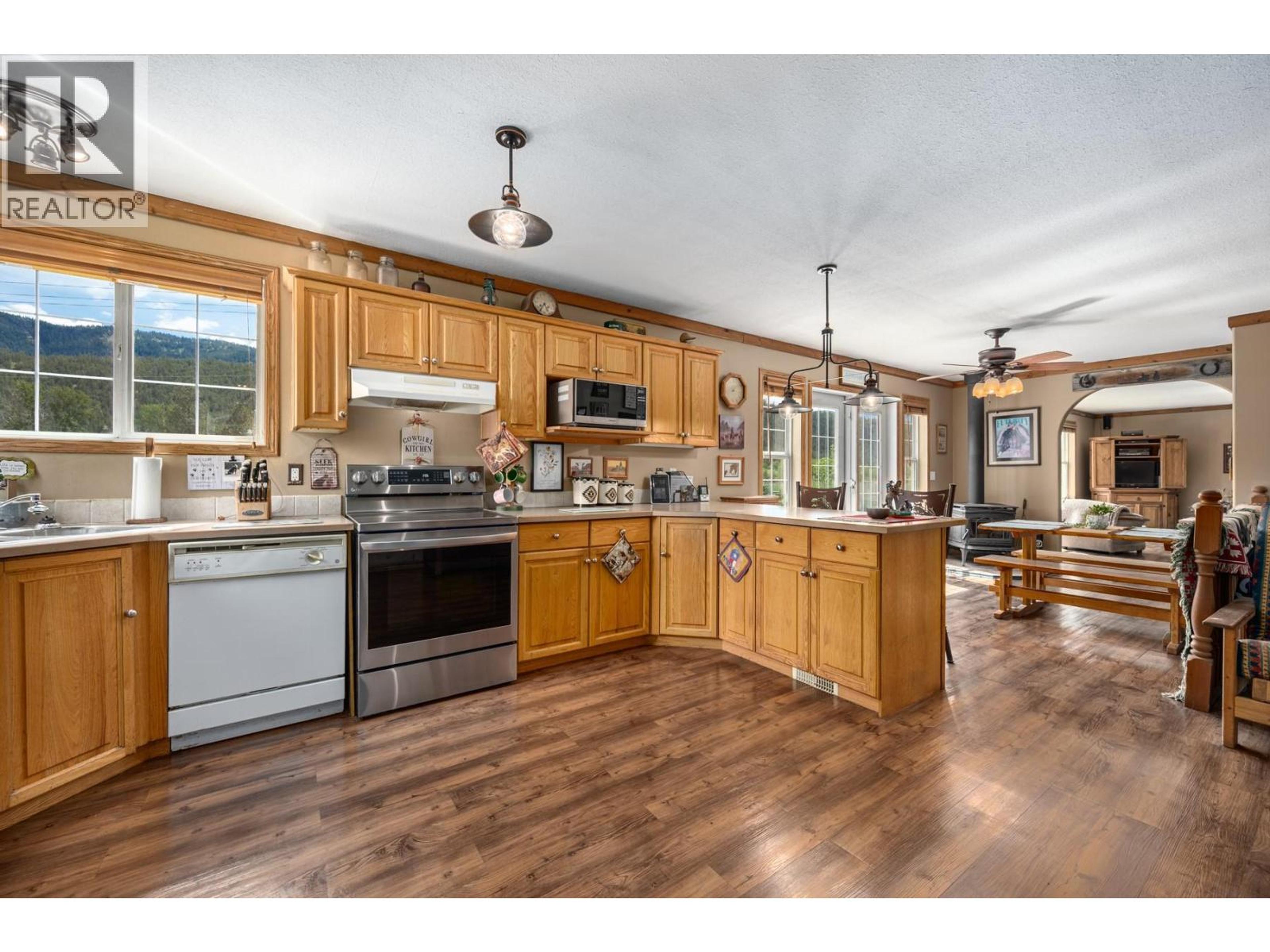 2225 HAZELHURST ROAD - 18