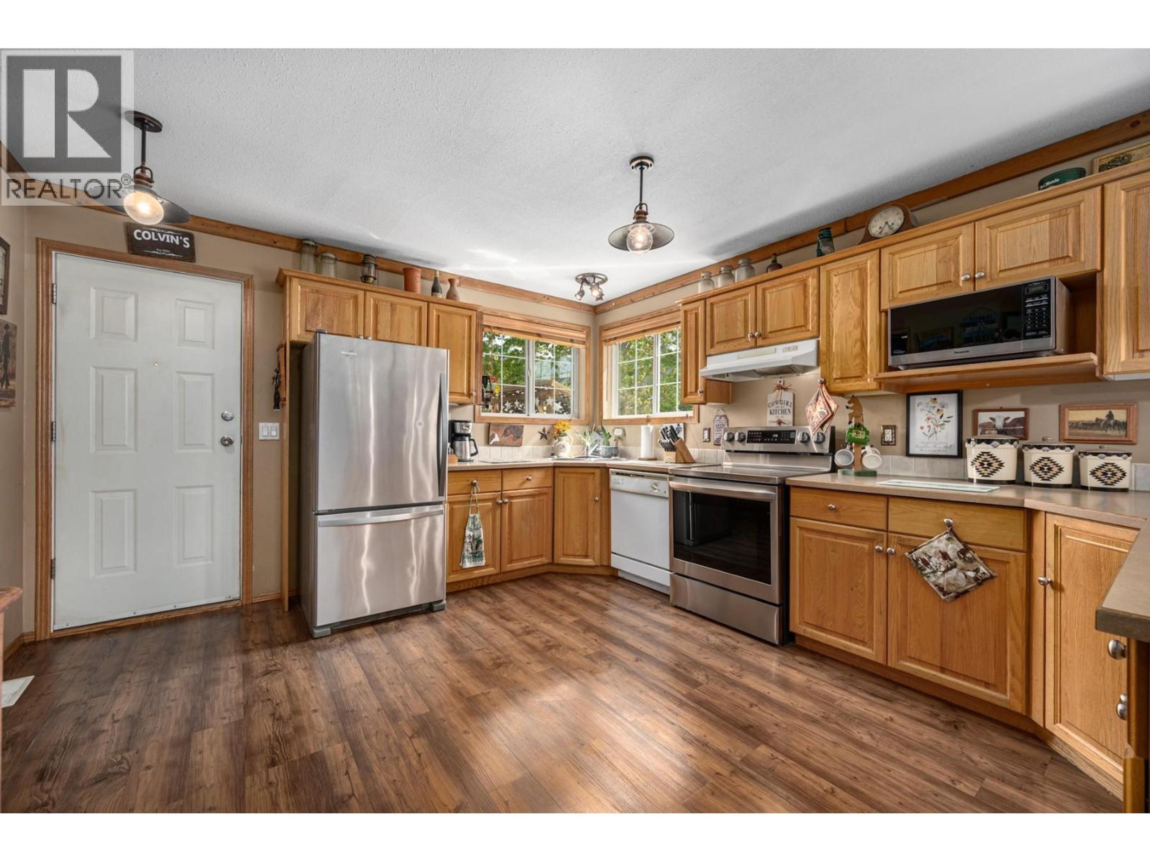 2225 HAZELHURST ROAD - 19