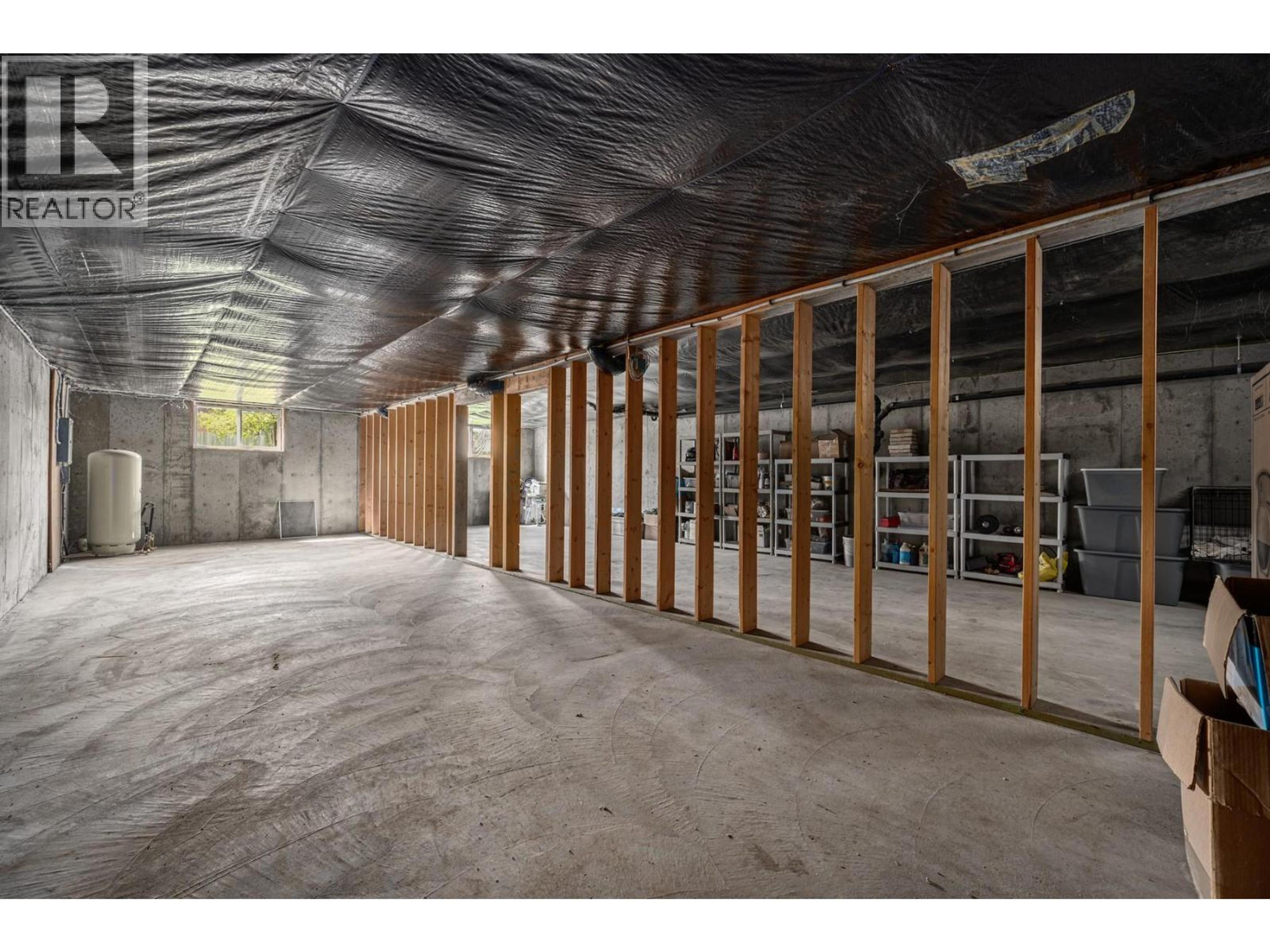 2225 HAZELHURST ROAD - 40