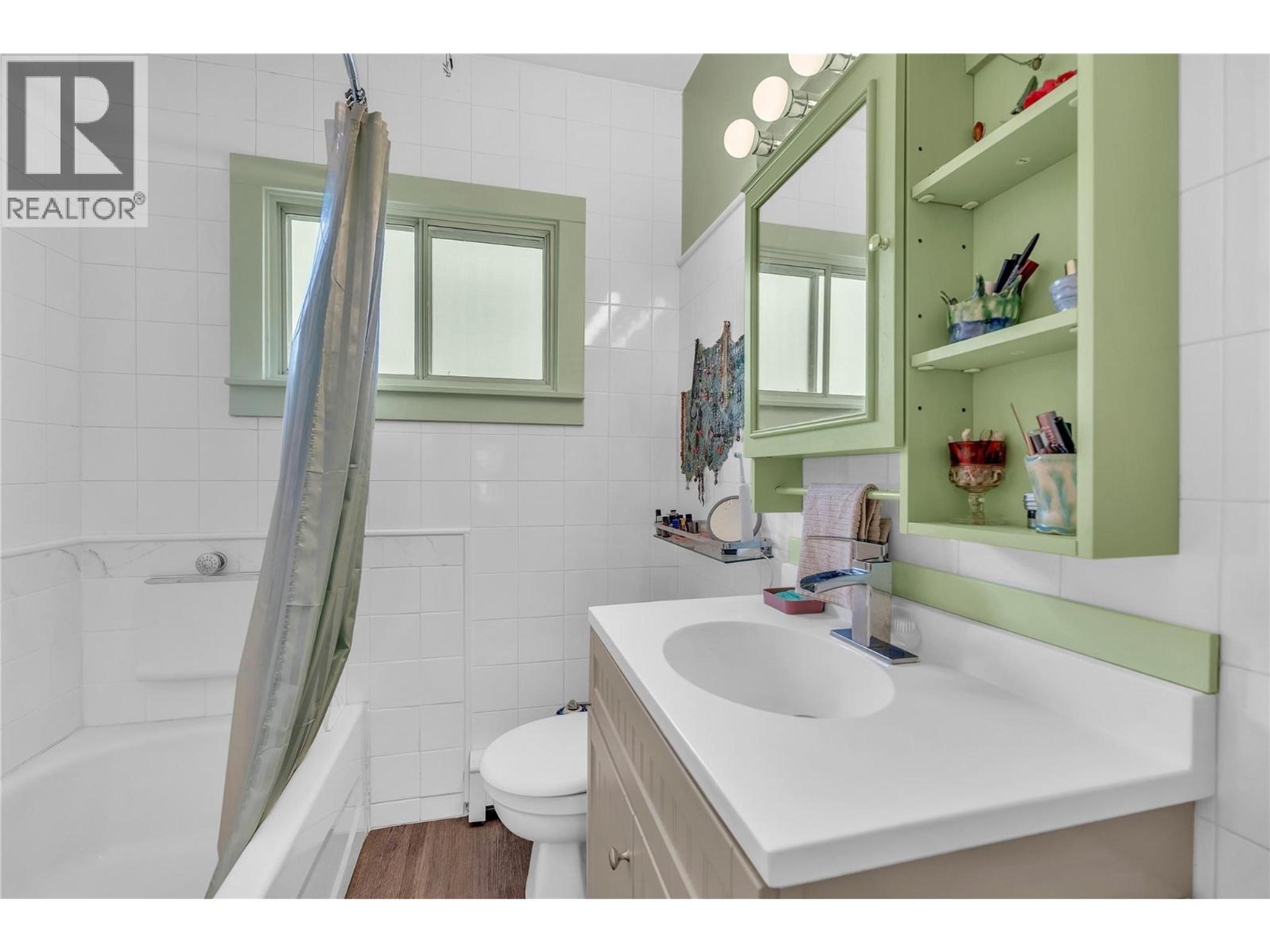 45 FENCHURCH AVENUE - 14