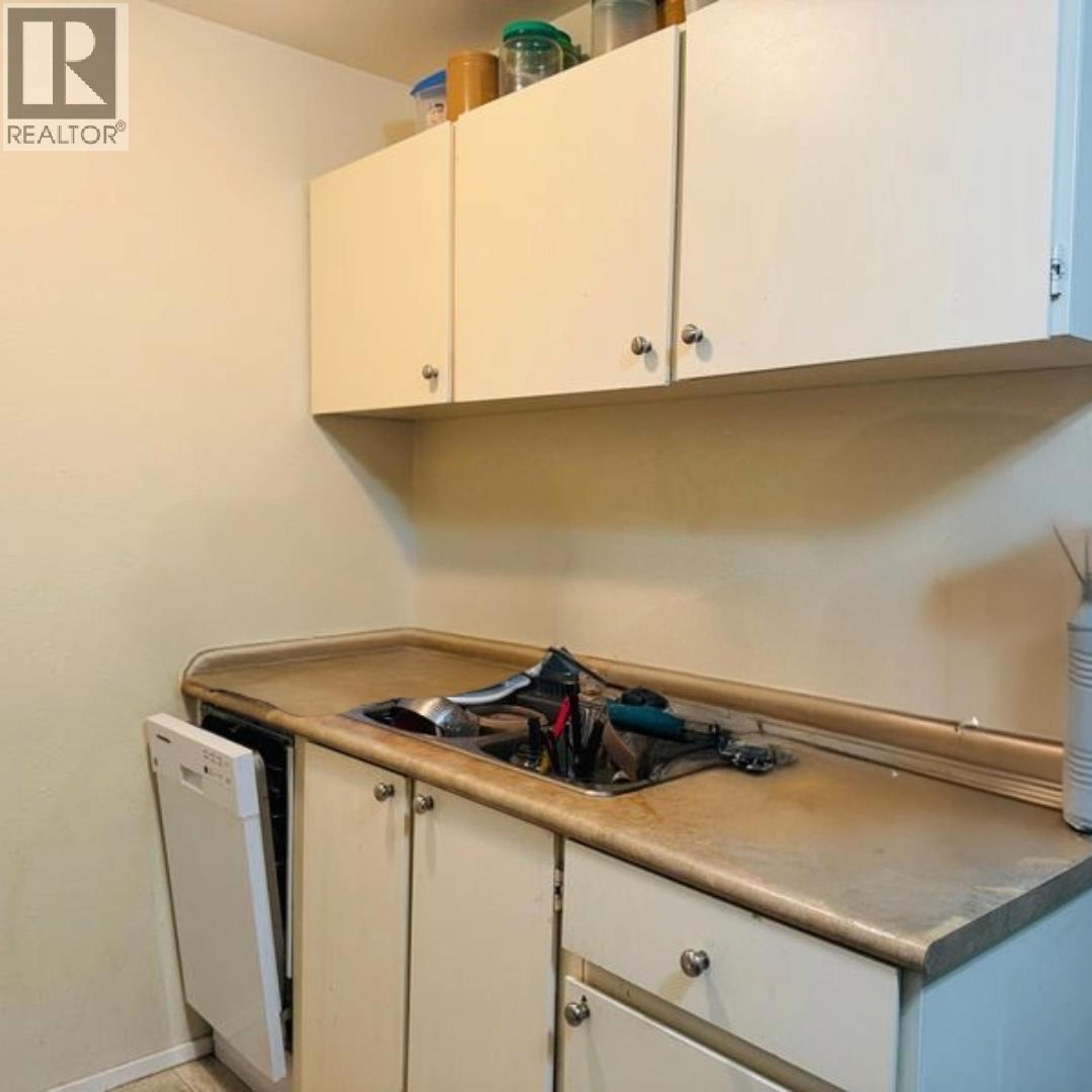 #311 282 N BROADWAY AVENUE - Image 4