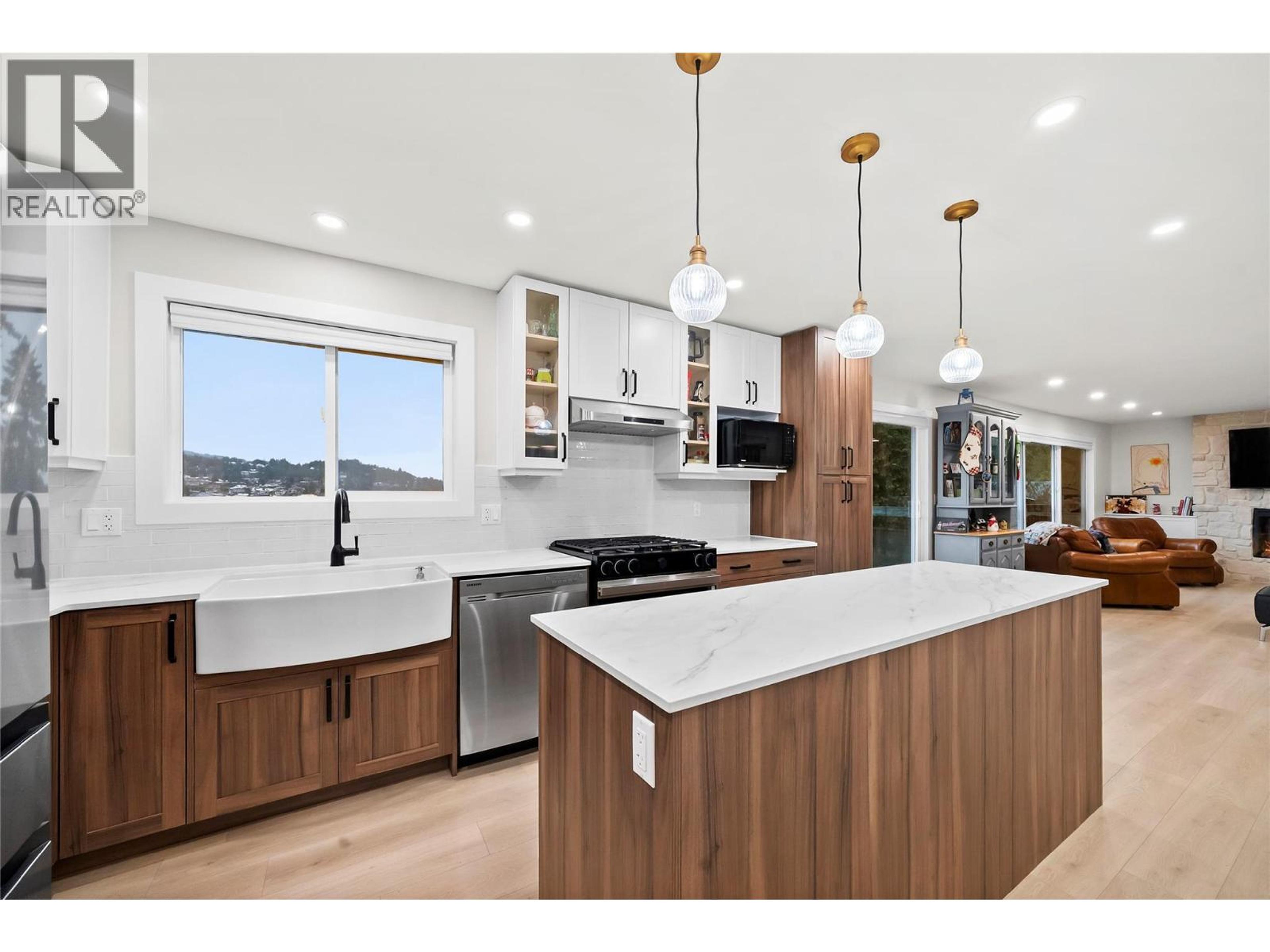 2022 EAGLE BAY ROAD - 19