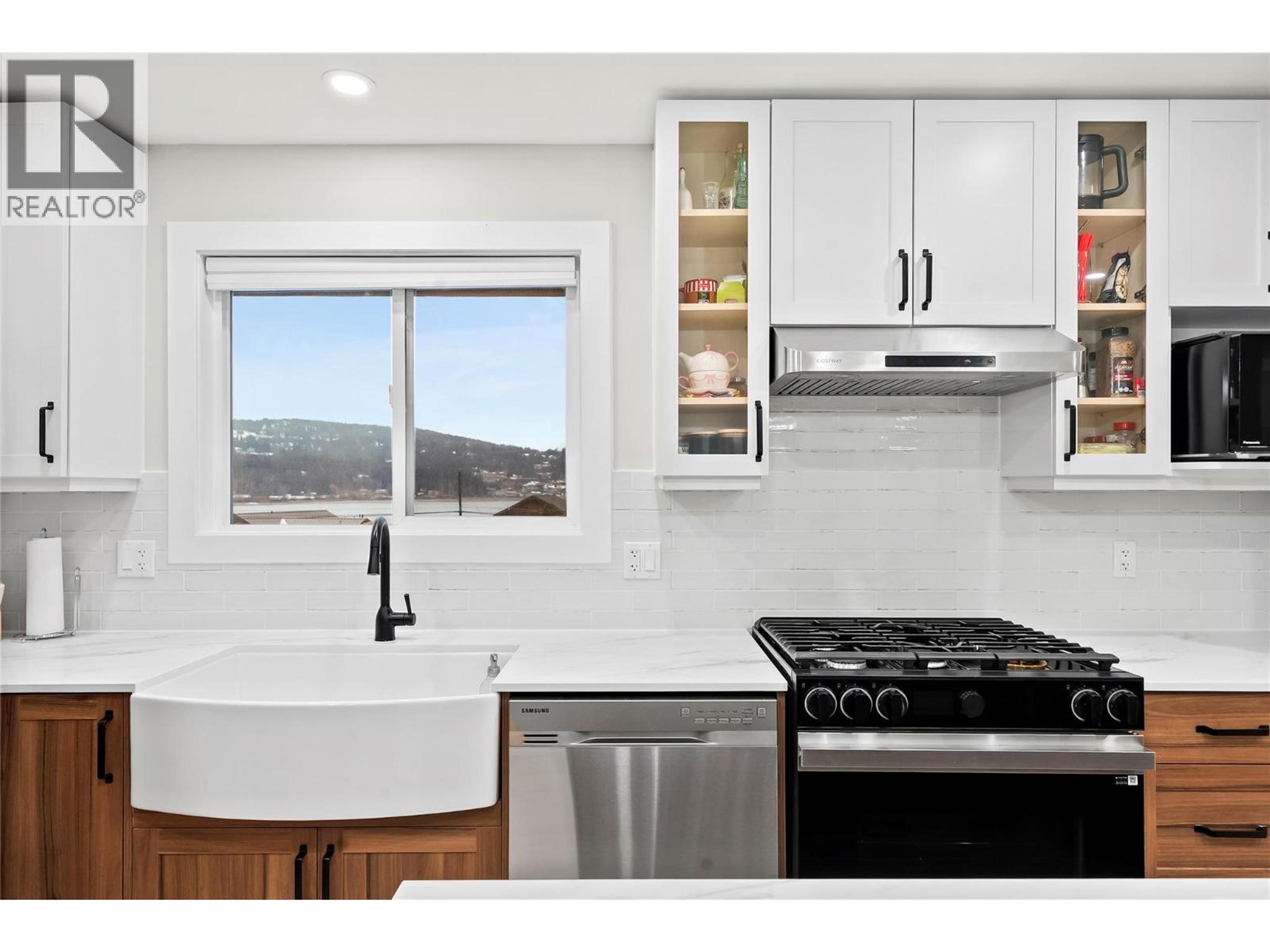 2022 EAGLE BAY ROAD - 20