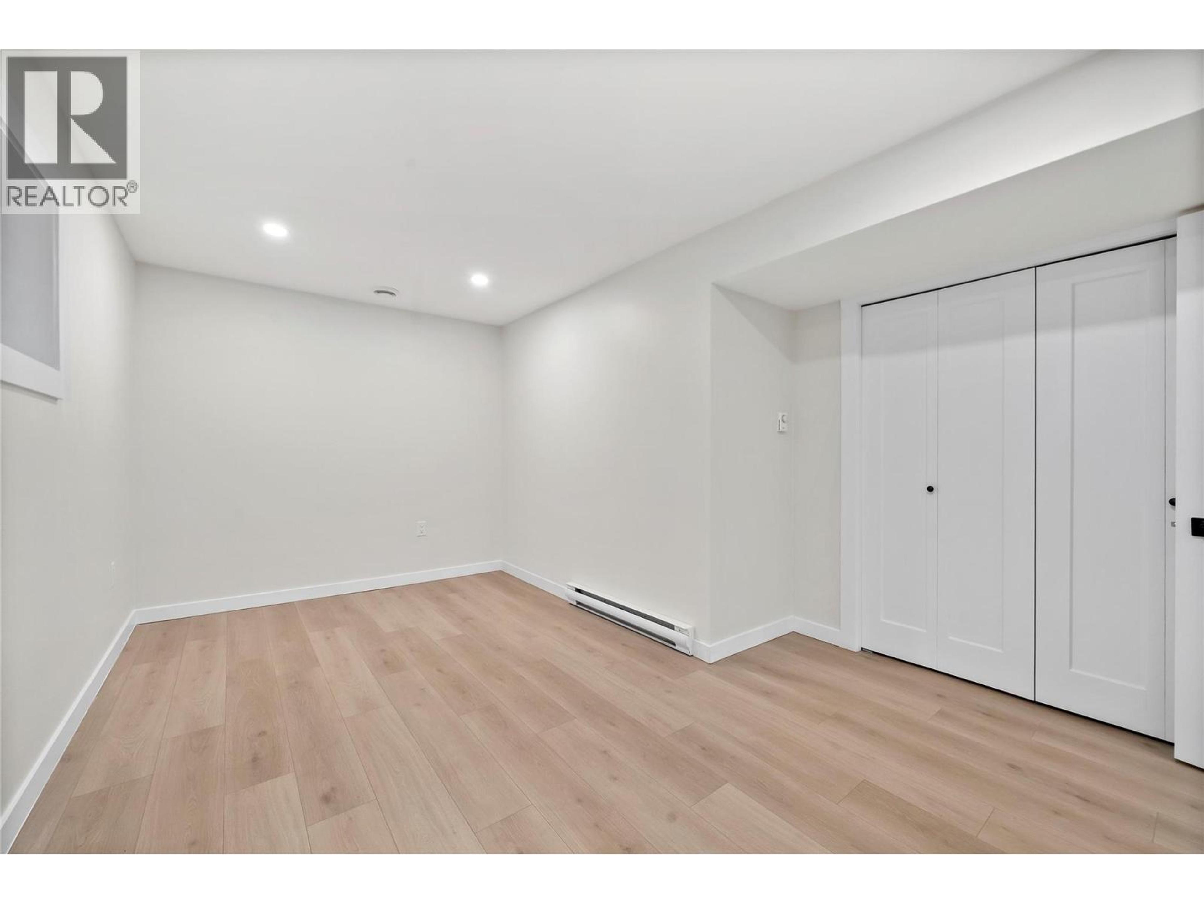 2022 EAGLE BAY ROAD - 33