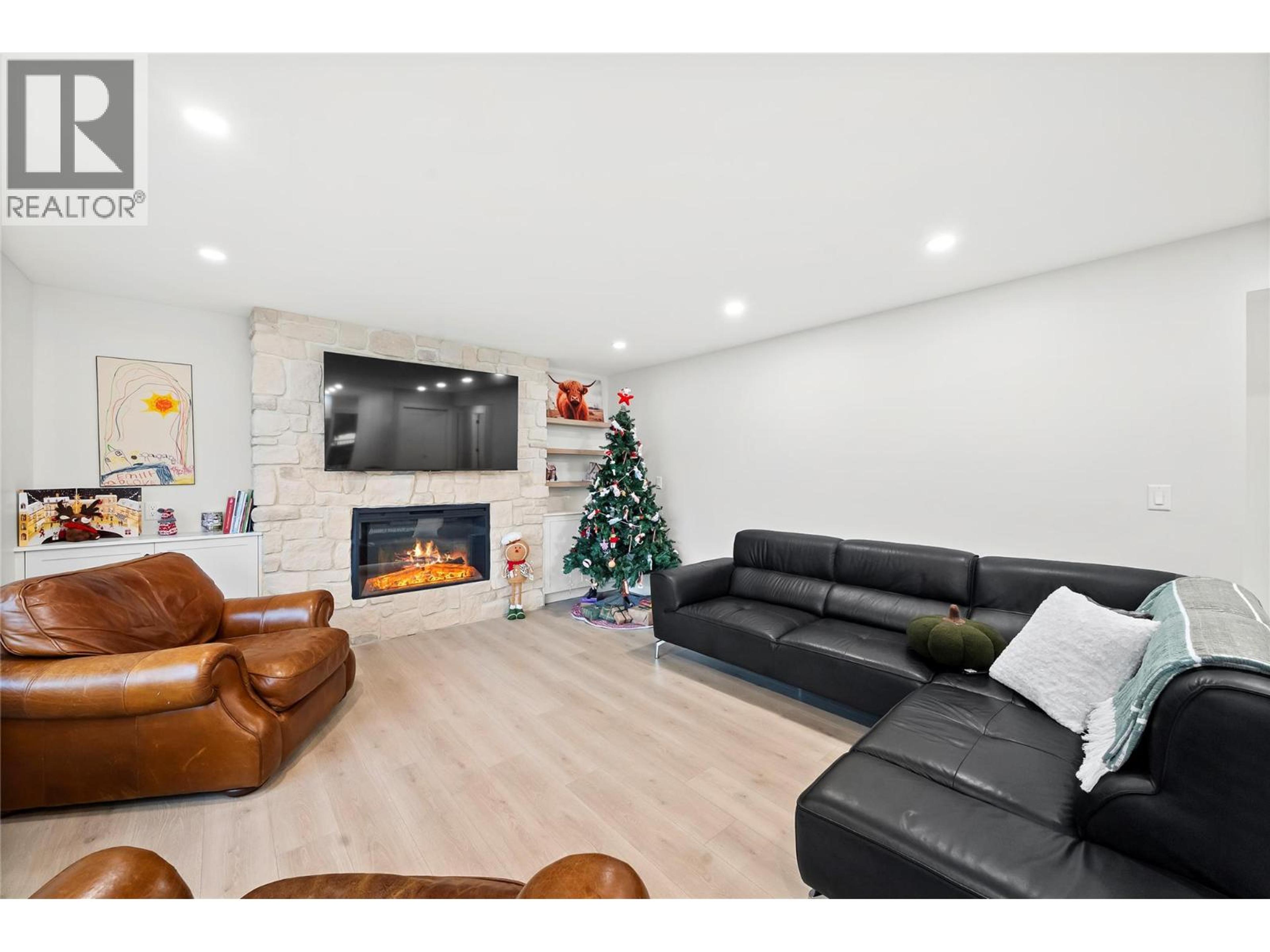 2022 EAGLE BAY ROAD - 12