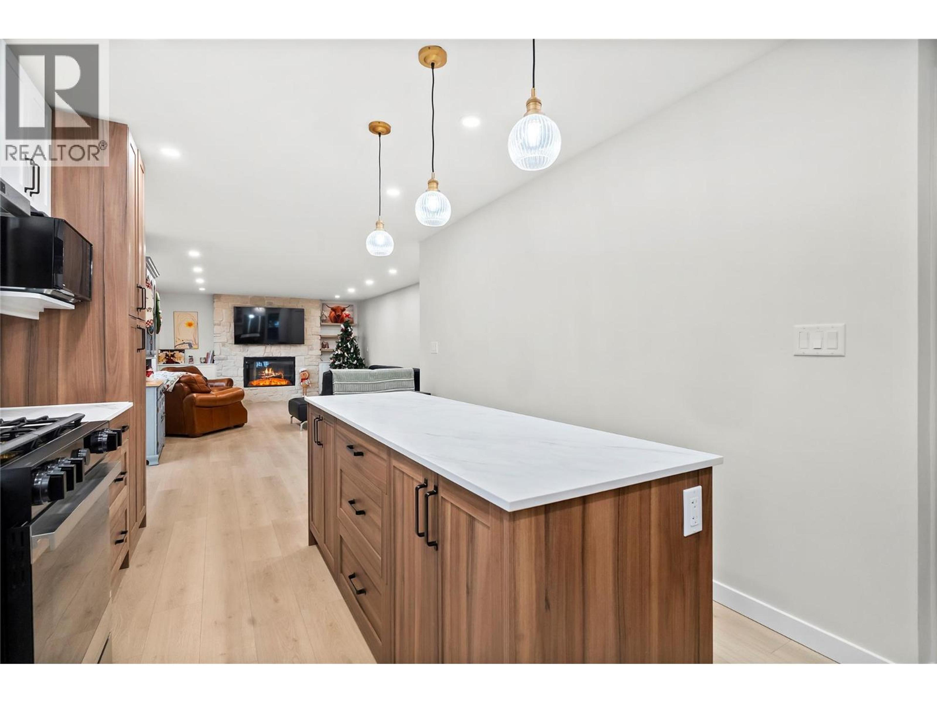 2022 EAGLE BAY ROAD - 21