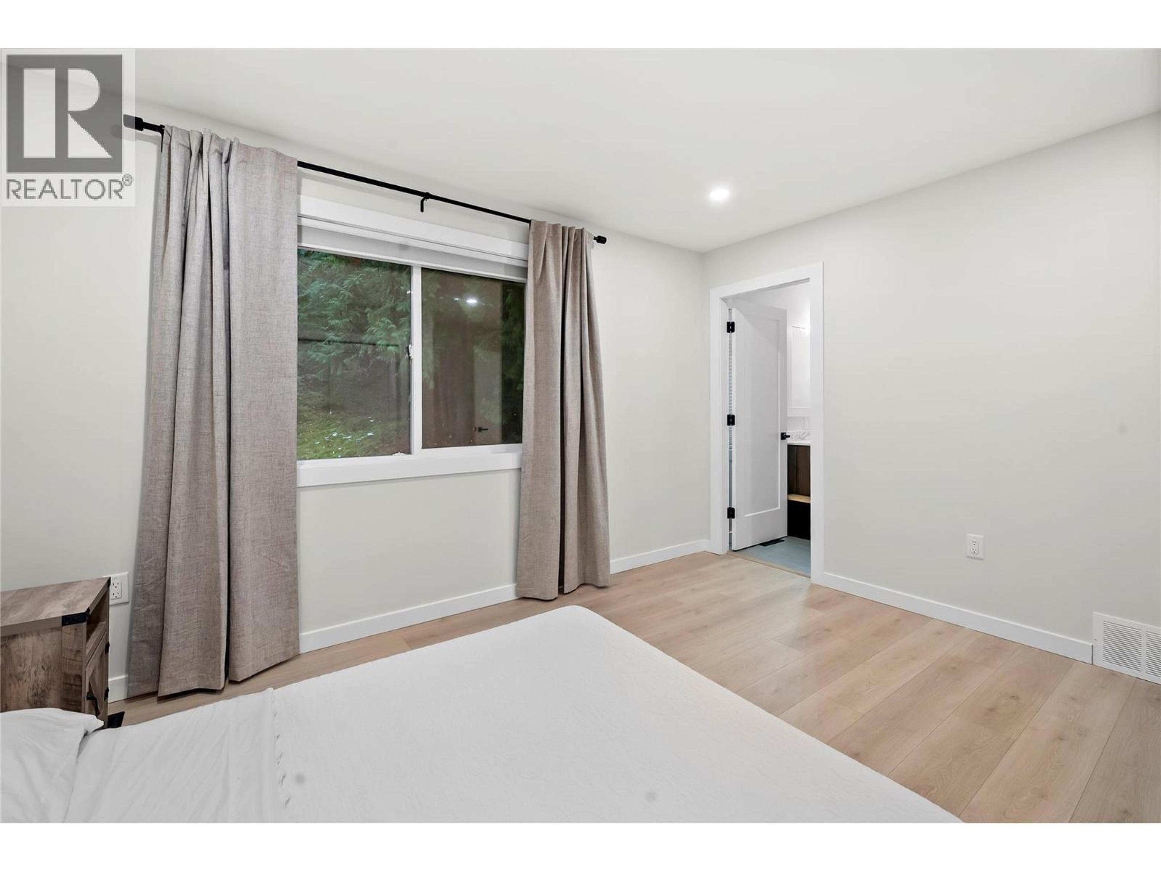 2022 EAGLE BAY ROAD - 24