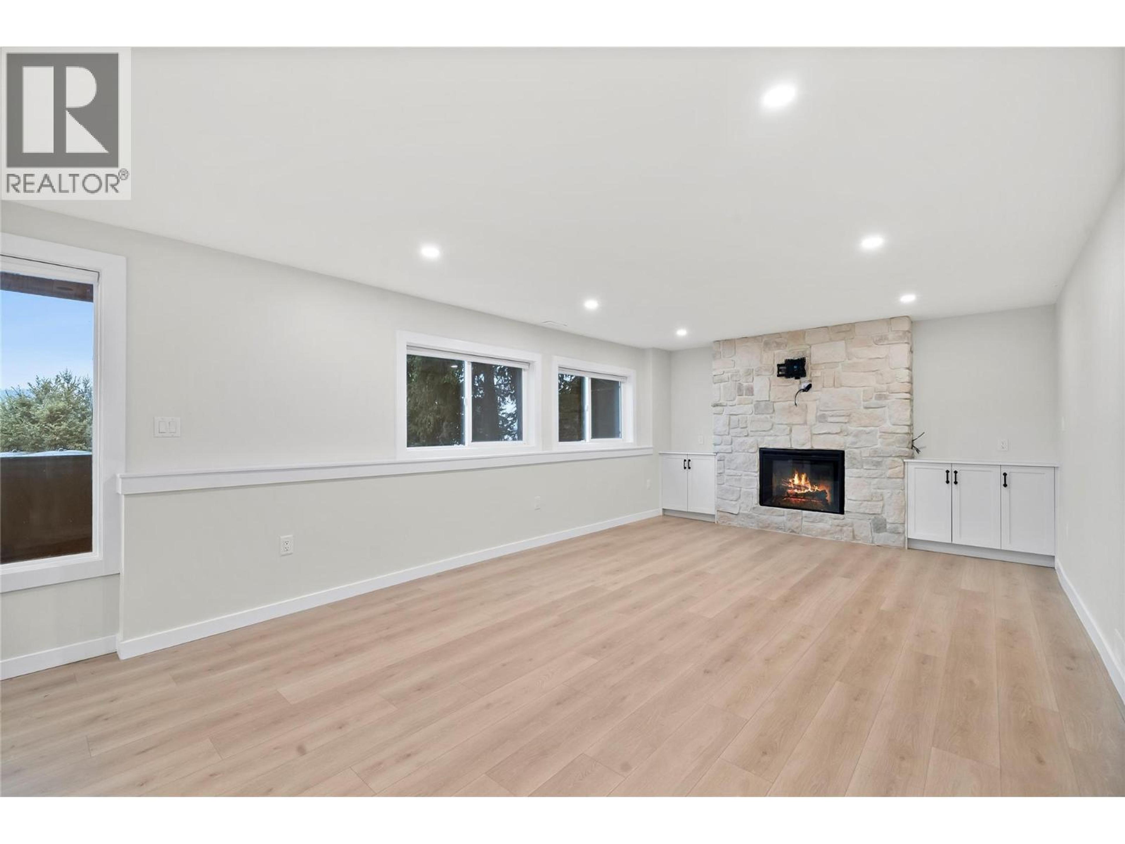 2022 EAGLE BAY ROAD - 37