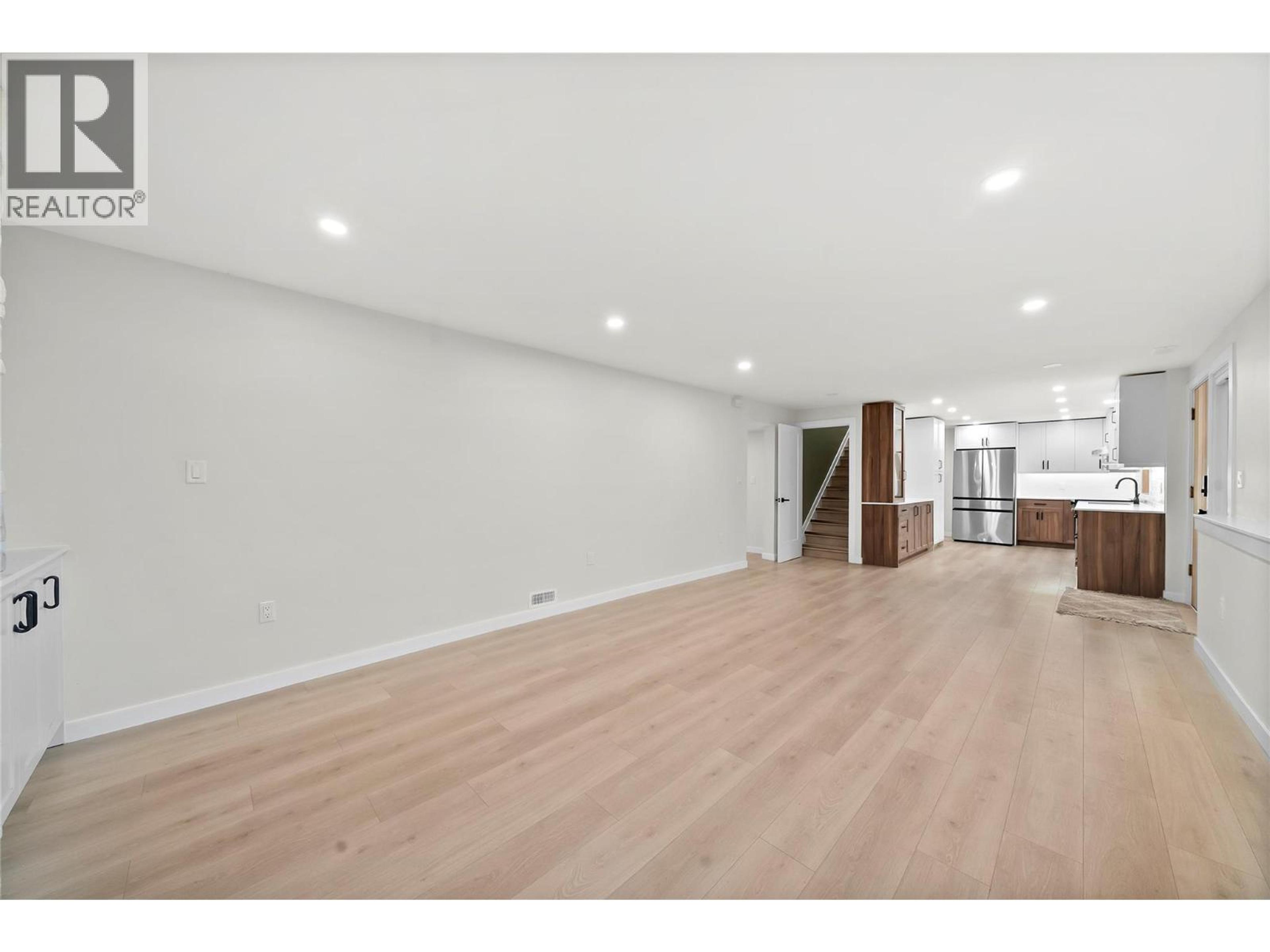 2022 EAGLE BAY ROAD - 40