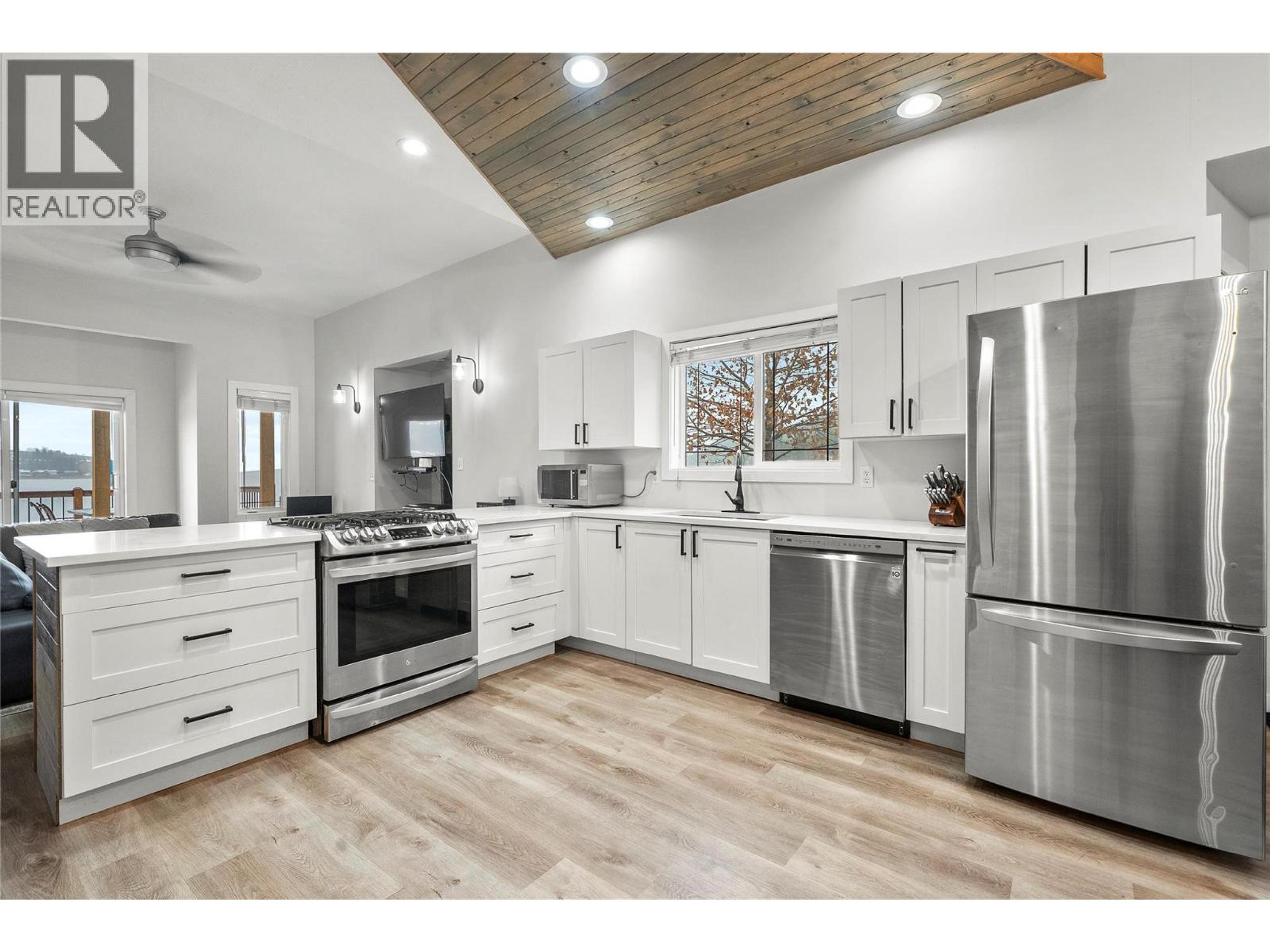 2022 EAGLE BAY ROAD - 56