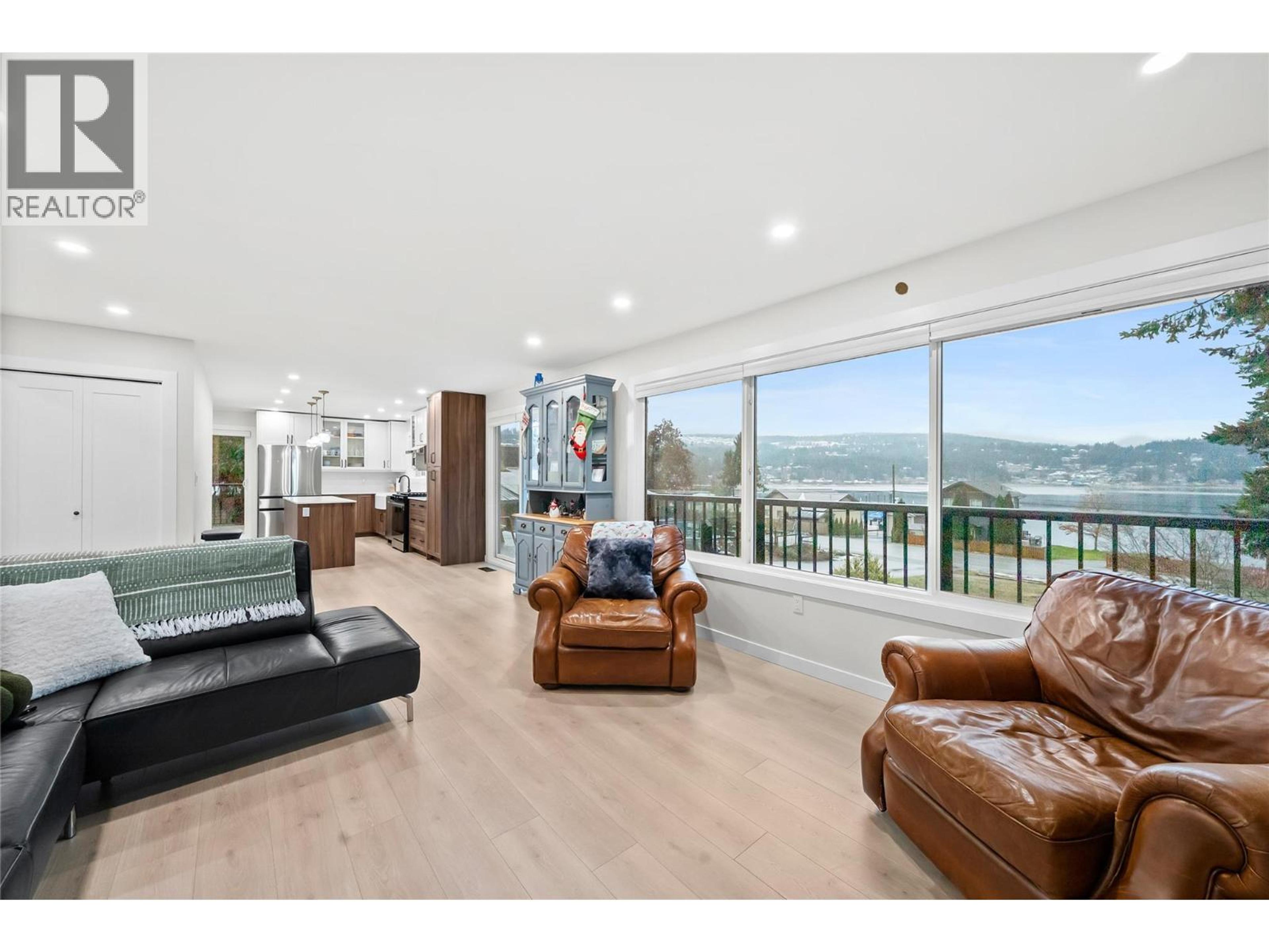 2022 EAGLE BAY ROAD - 16