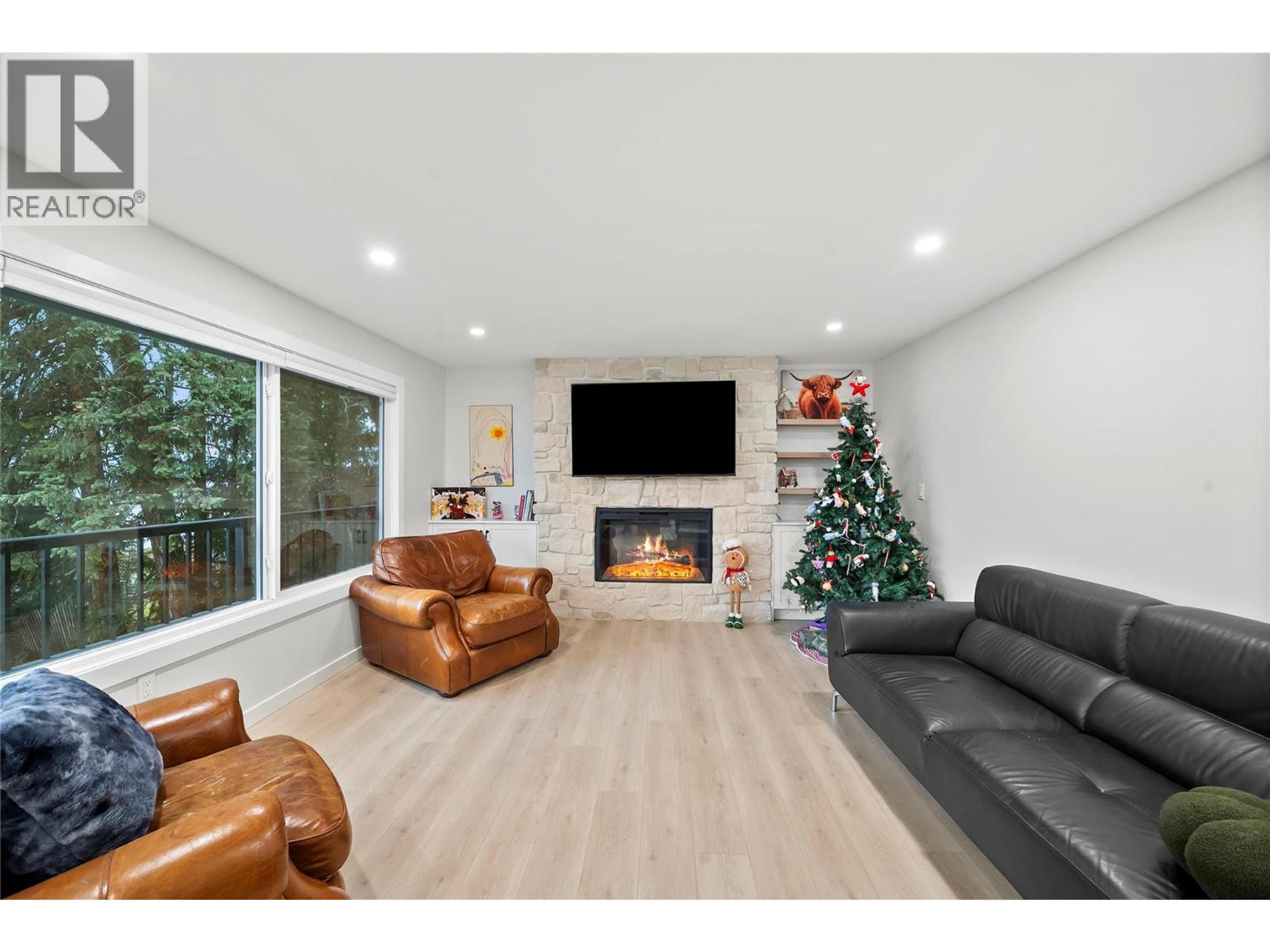 2022 EAGLE BAY ROAD - 11