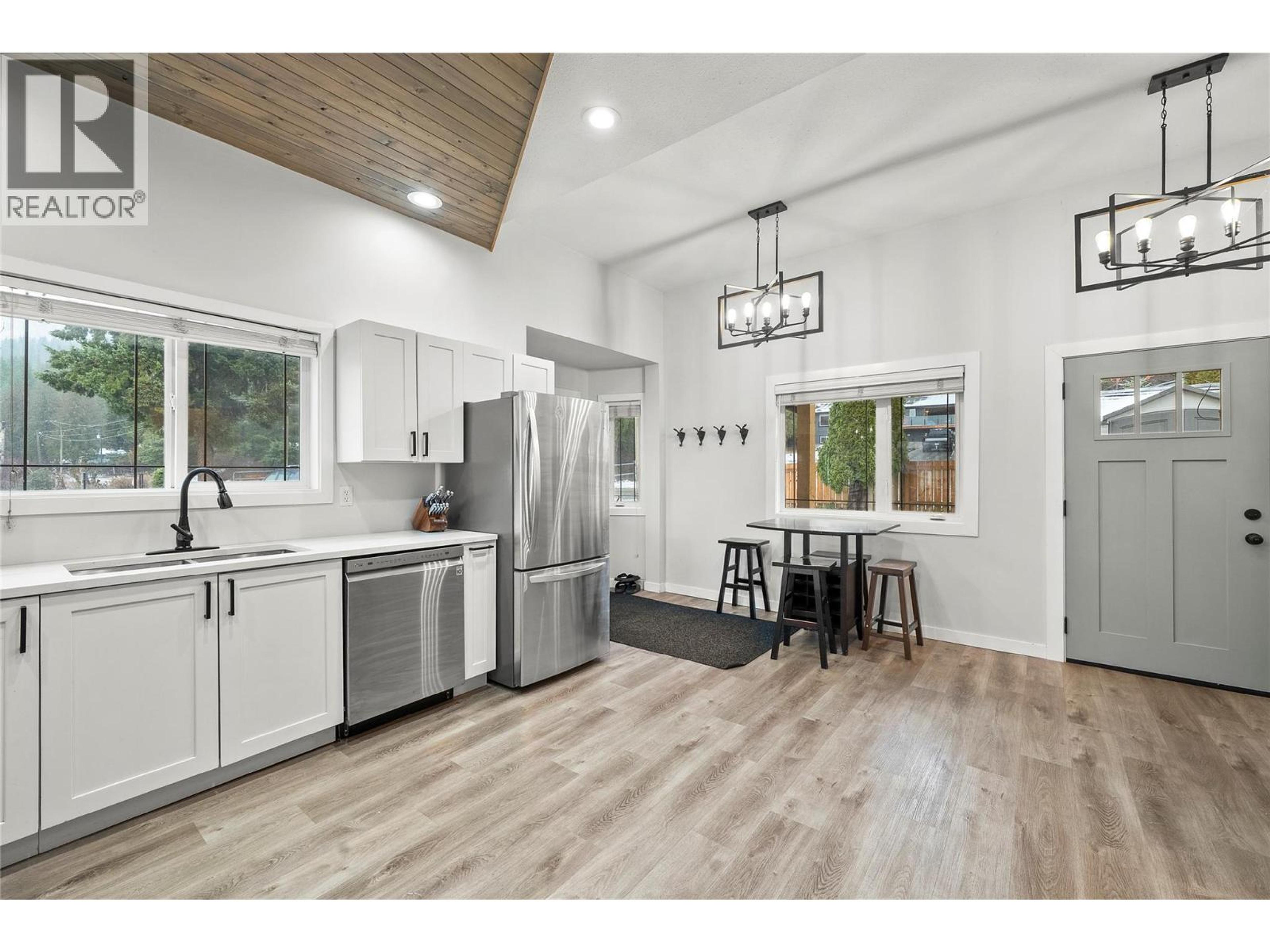 2022 EAGLE BAY ROAD - 54