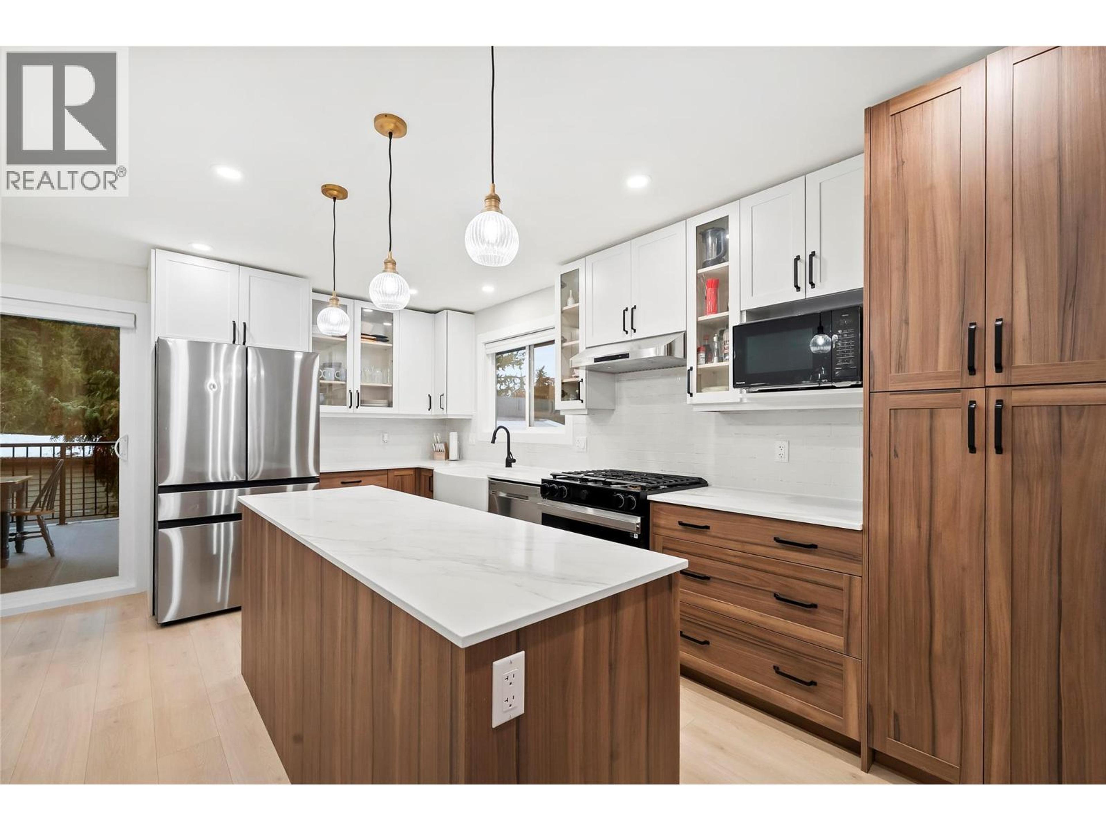 2022 EAGLE BAY ROAD - 18