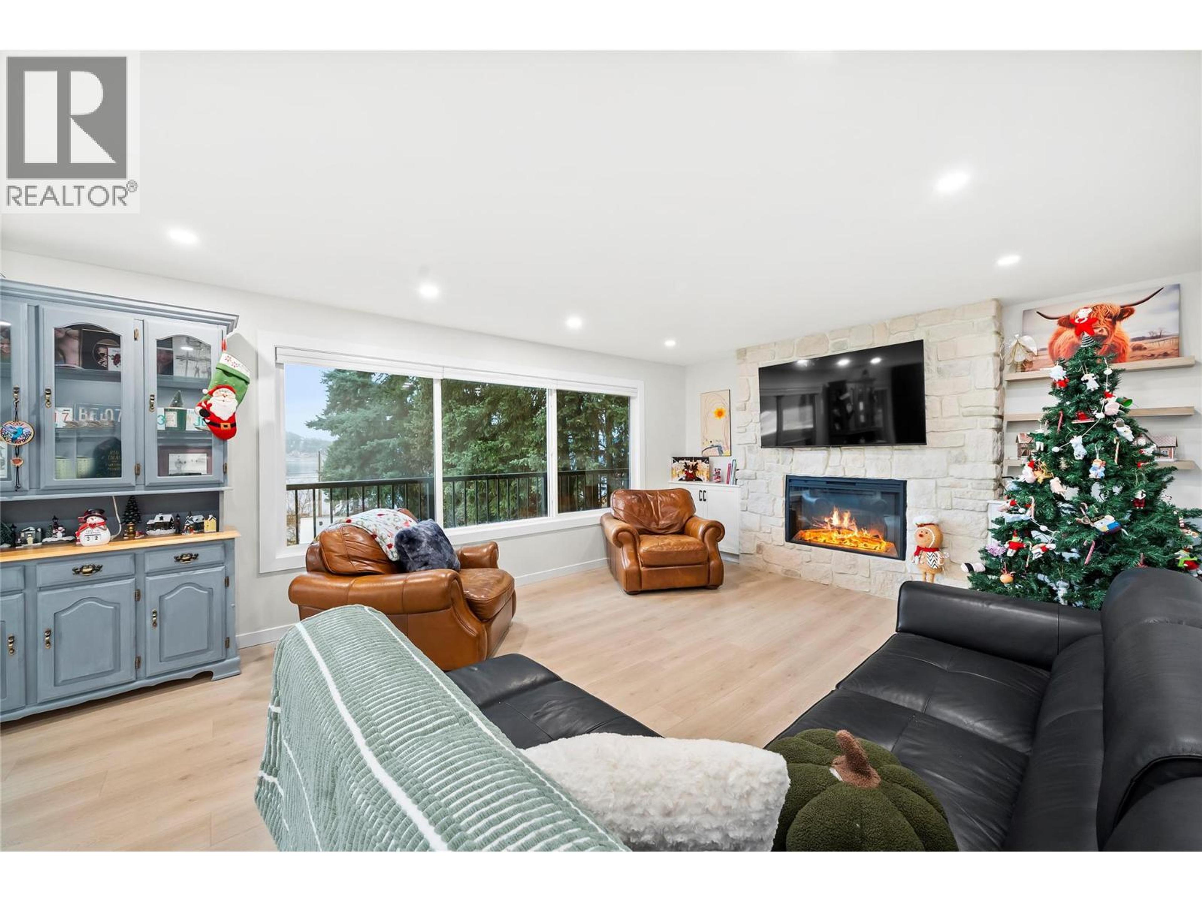 2022 EAGLE BAY ROAD - 13