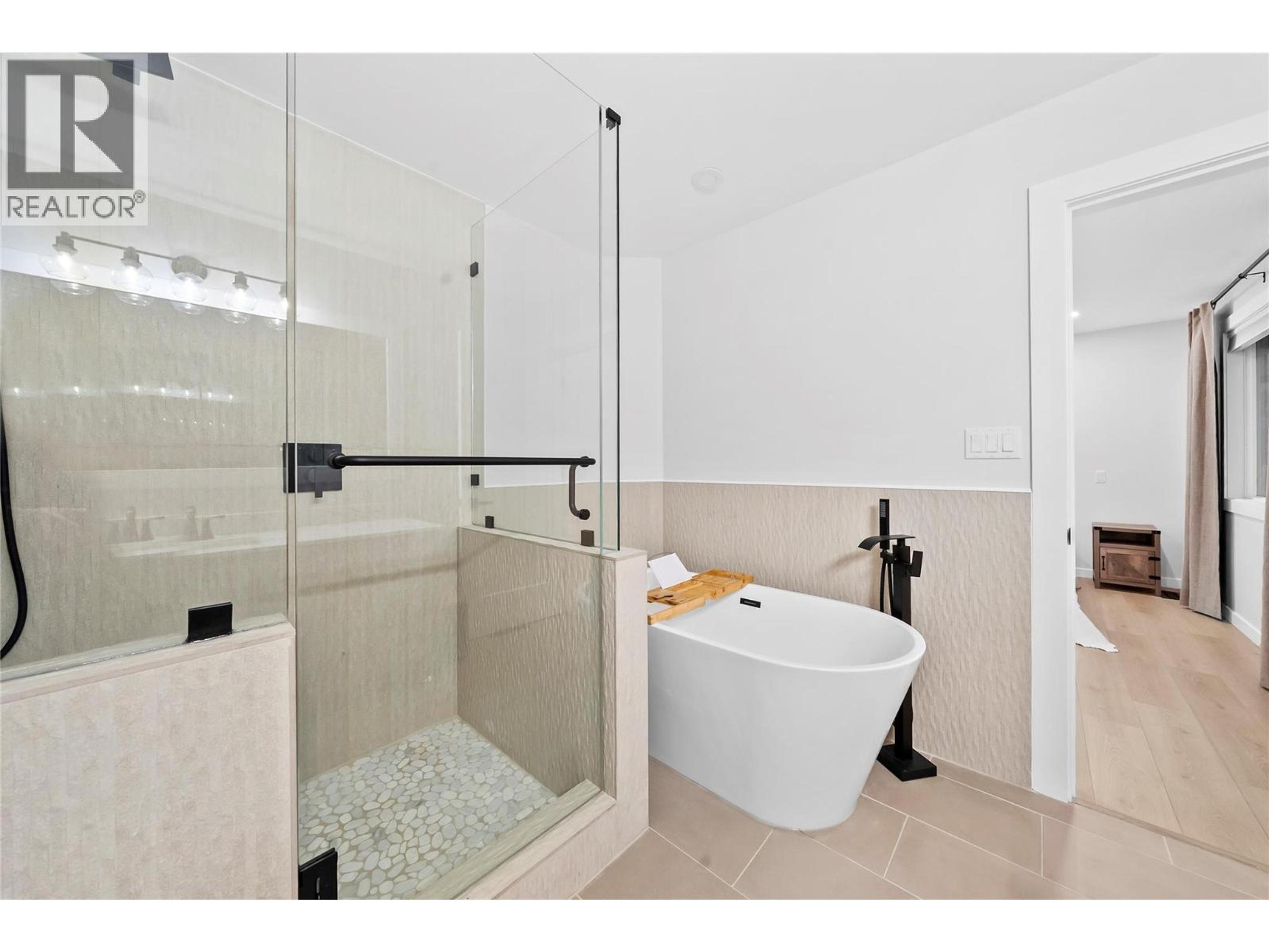 2022 EAGLE BAY ROAD - 26