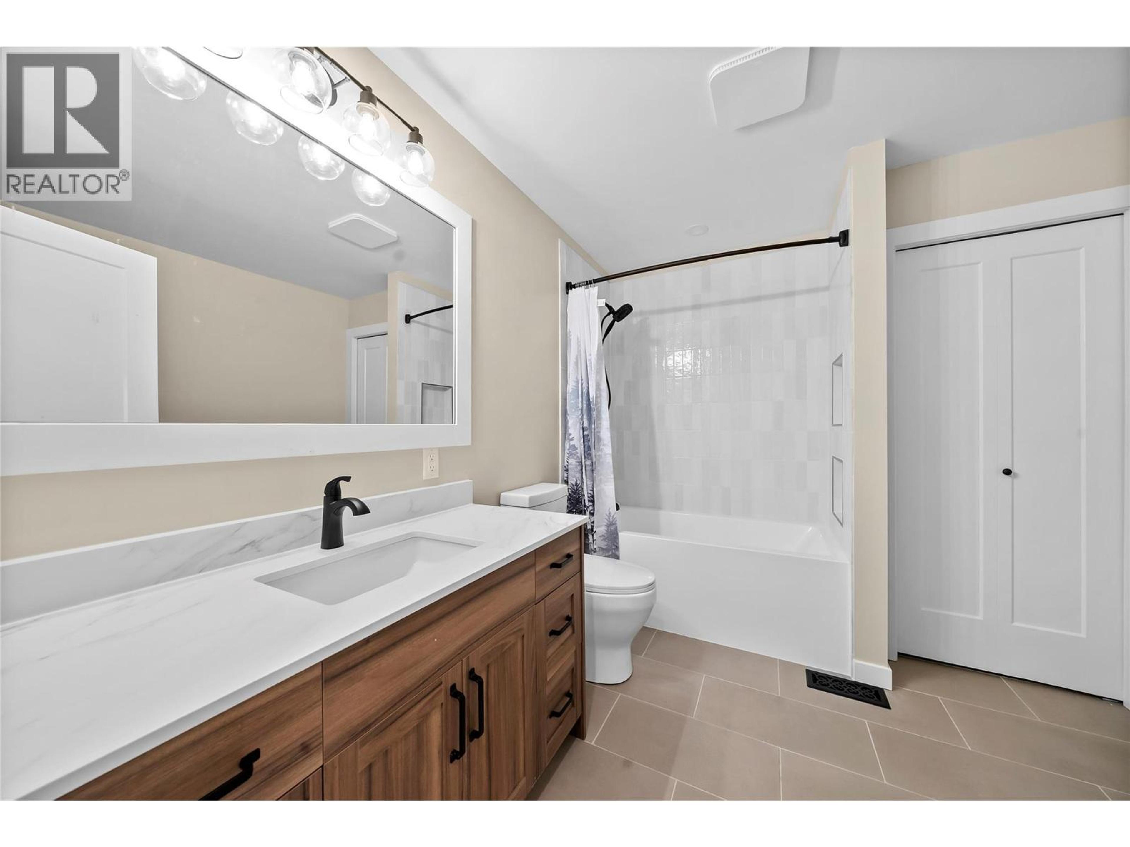 2022 EAGLE BAY ROAD - 27