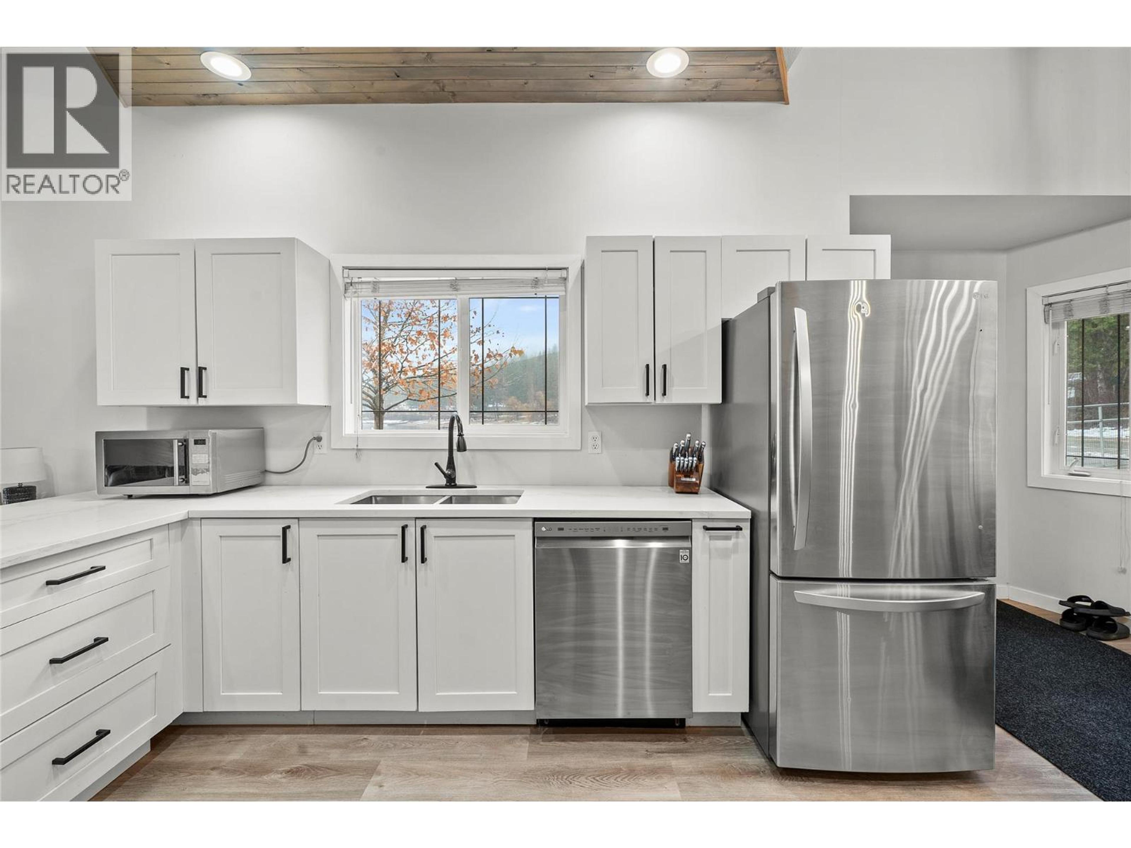 2022 EAGLE BAY ROAD - 57