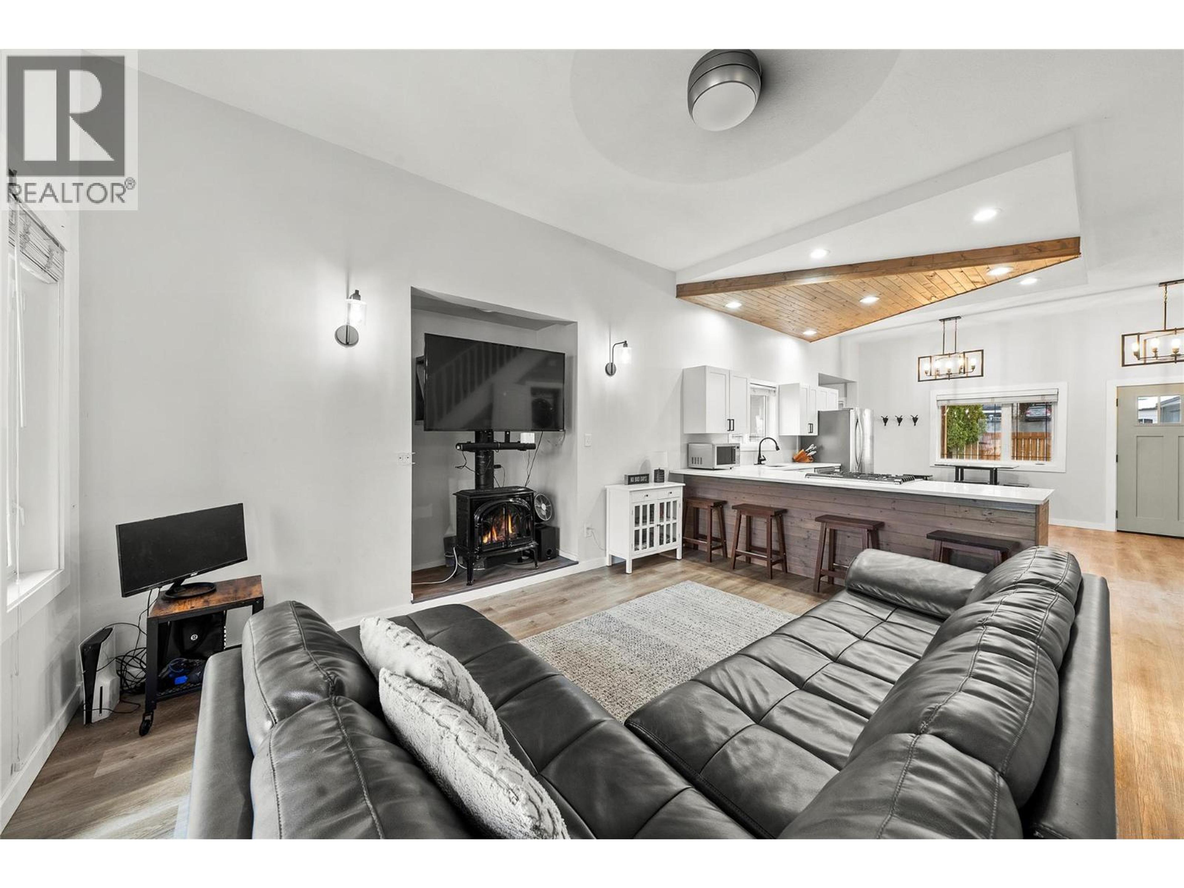 2022 EAGLE BAY ROAD - 65