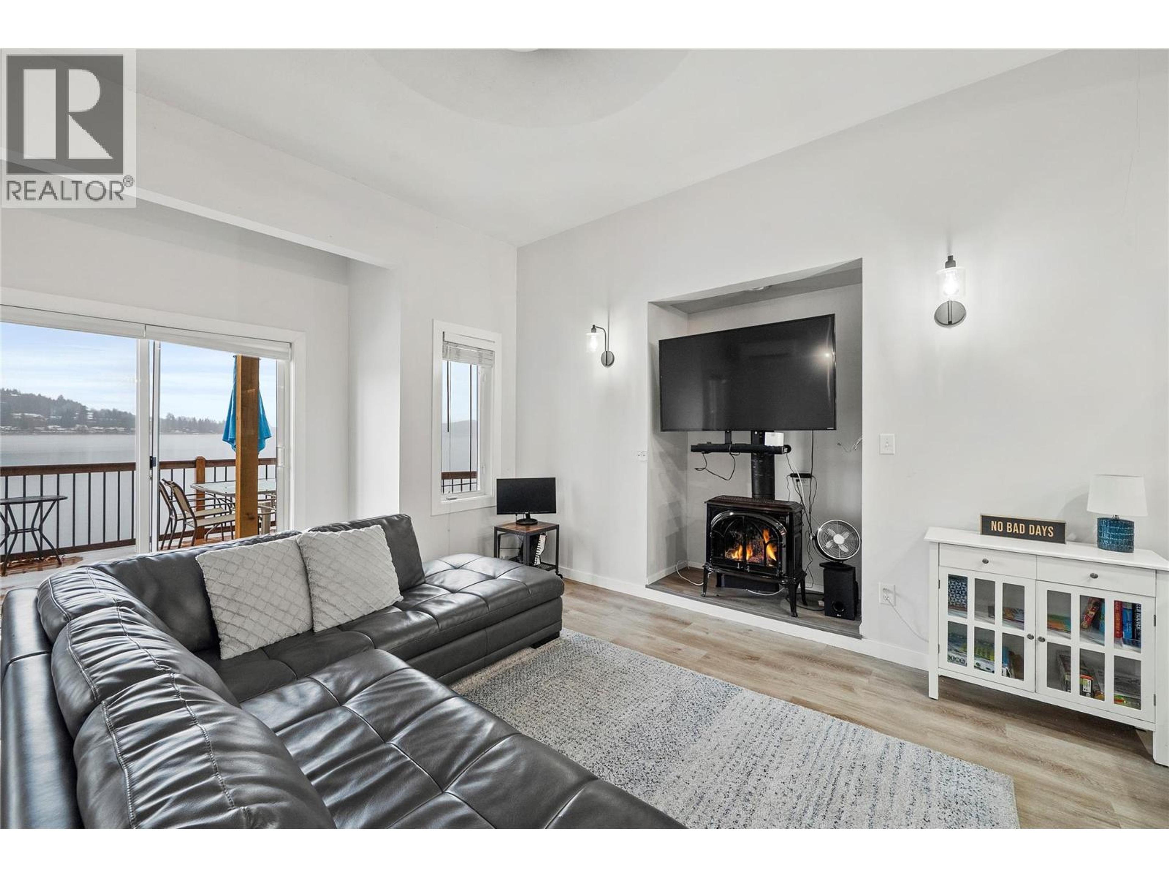 2022 EAGLE BAY ROAD - 63