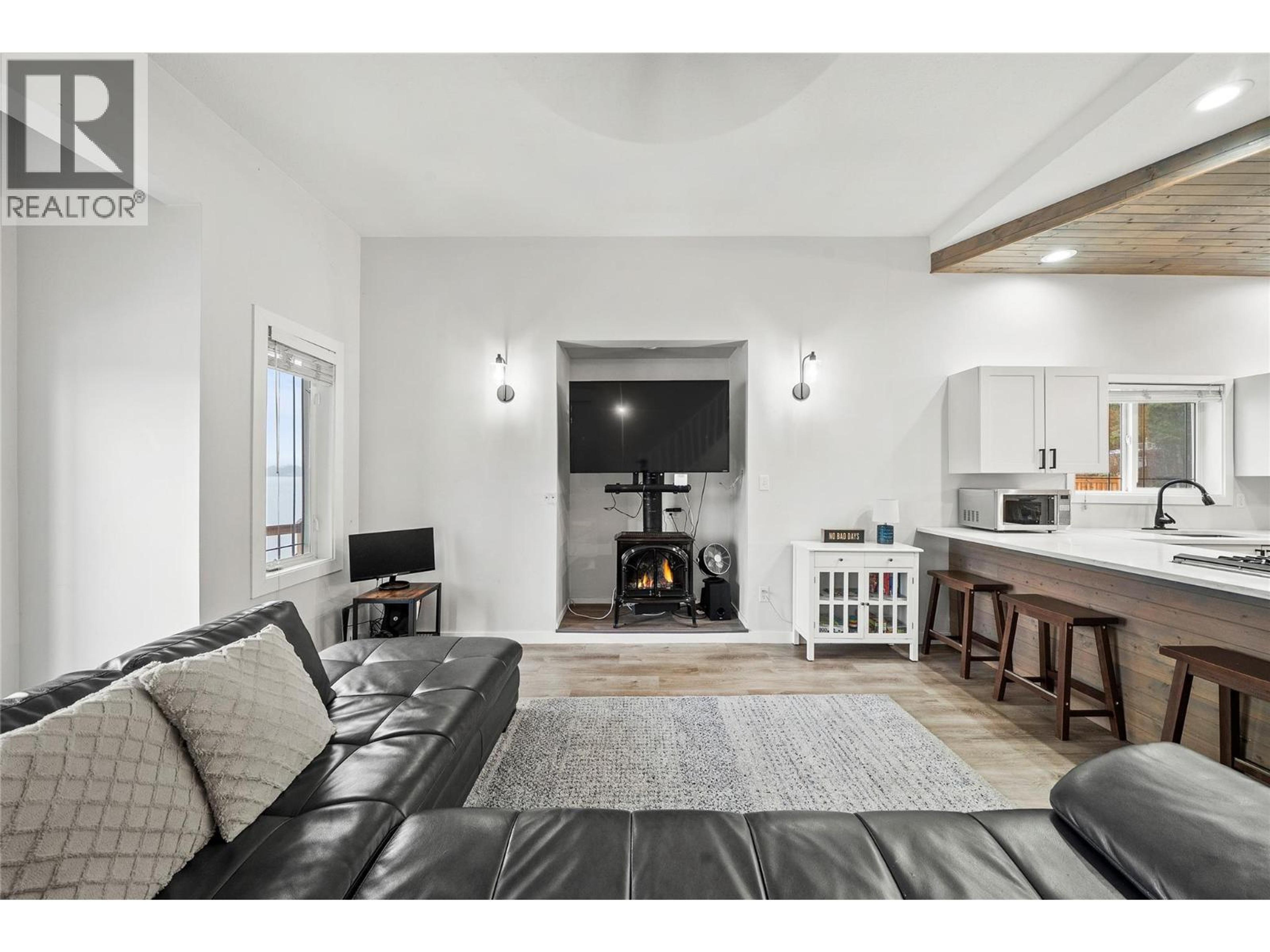 2022 EAGLE BAY ROAD - 64