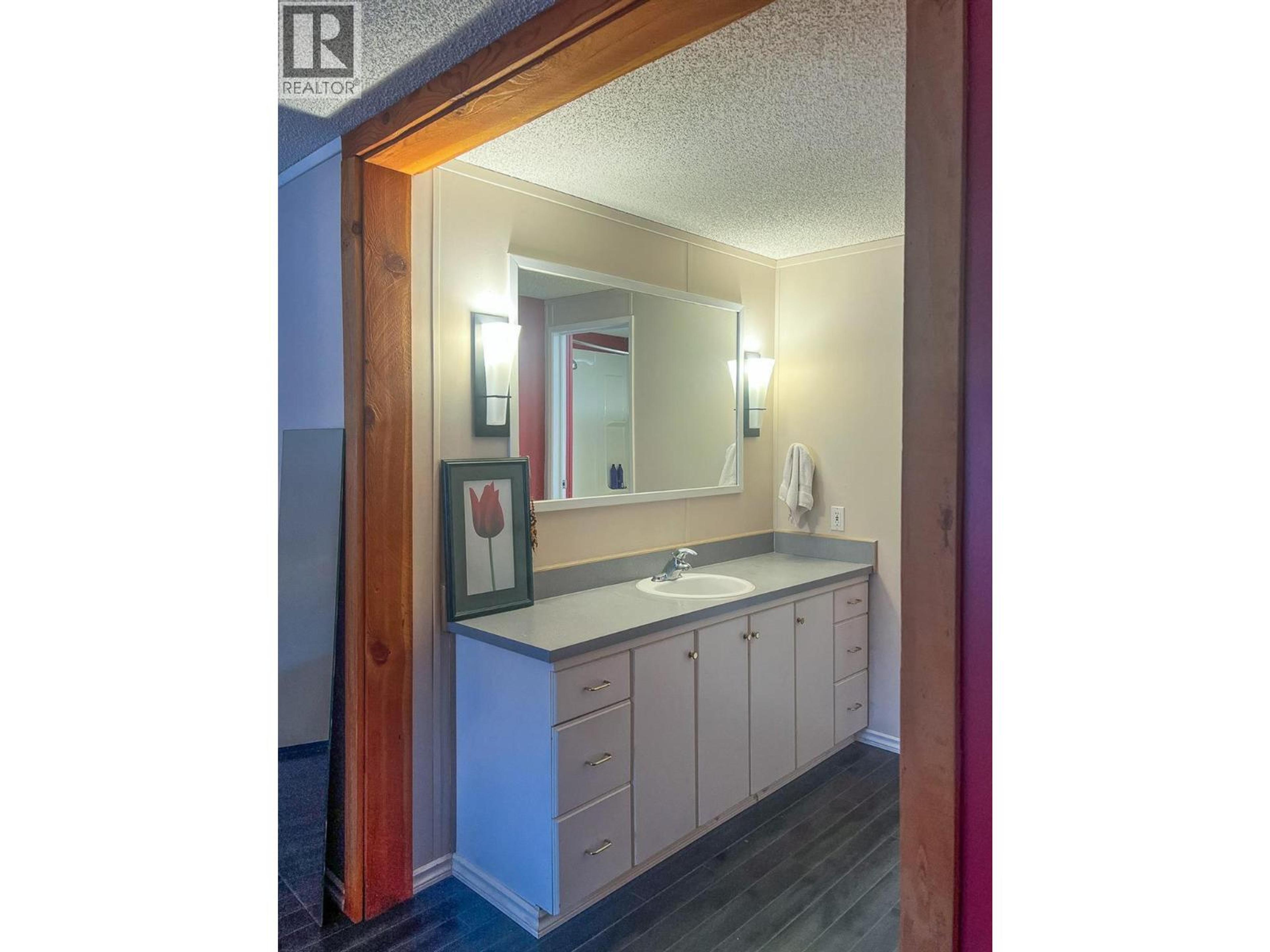 #18 1401 NICOLA AVENUE - 12