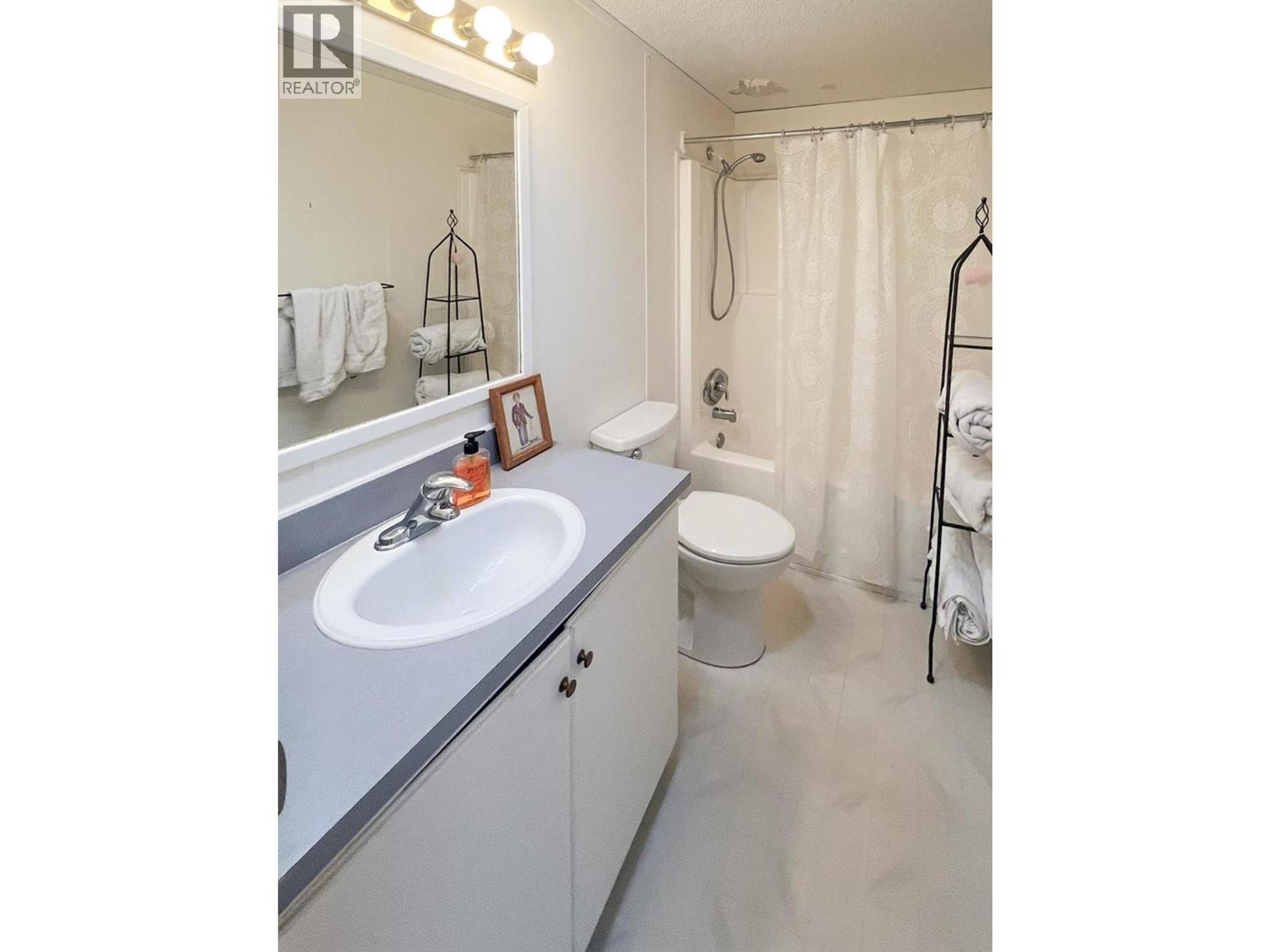 #18 1401 NICOLA AVENUE - 15