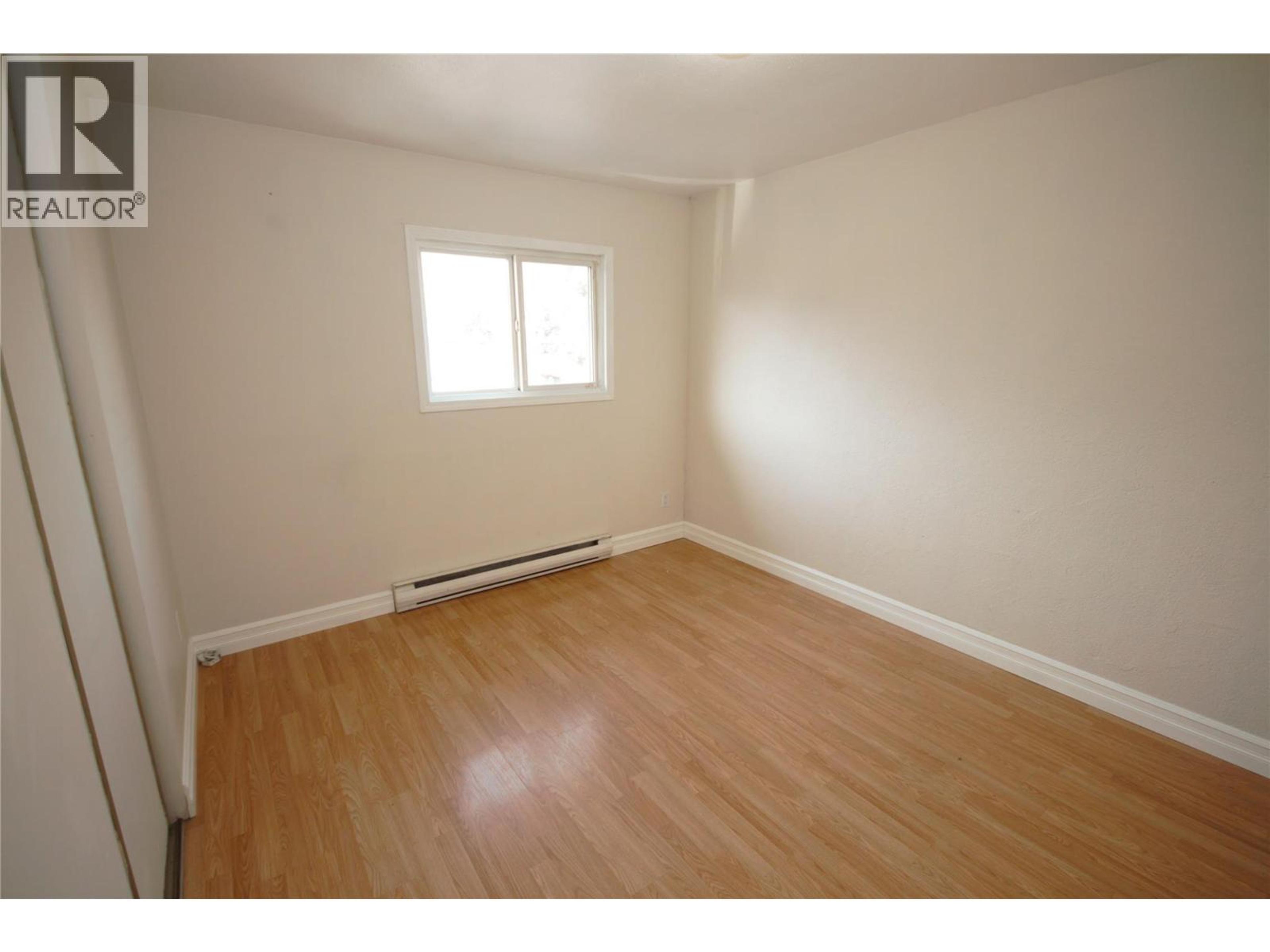 #8 5820 MAIN STREET - 27