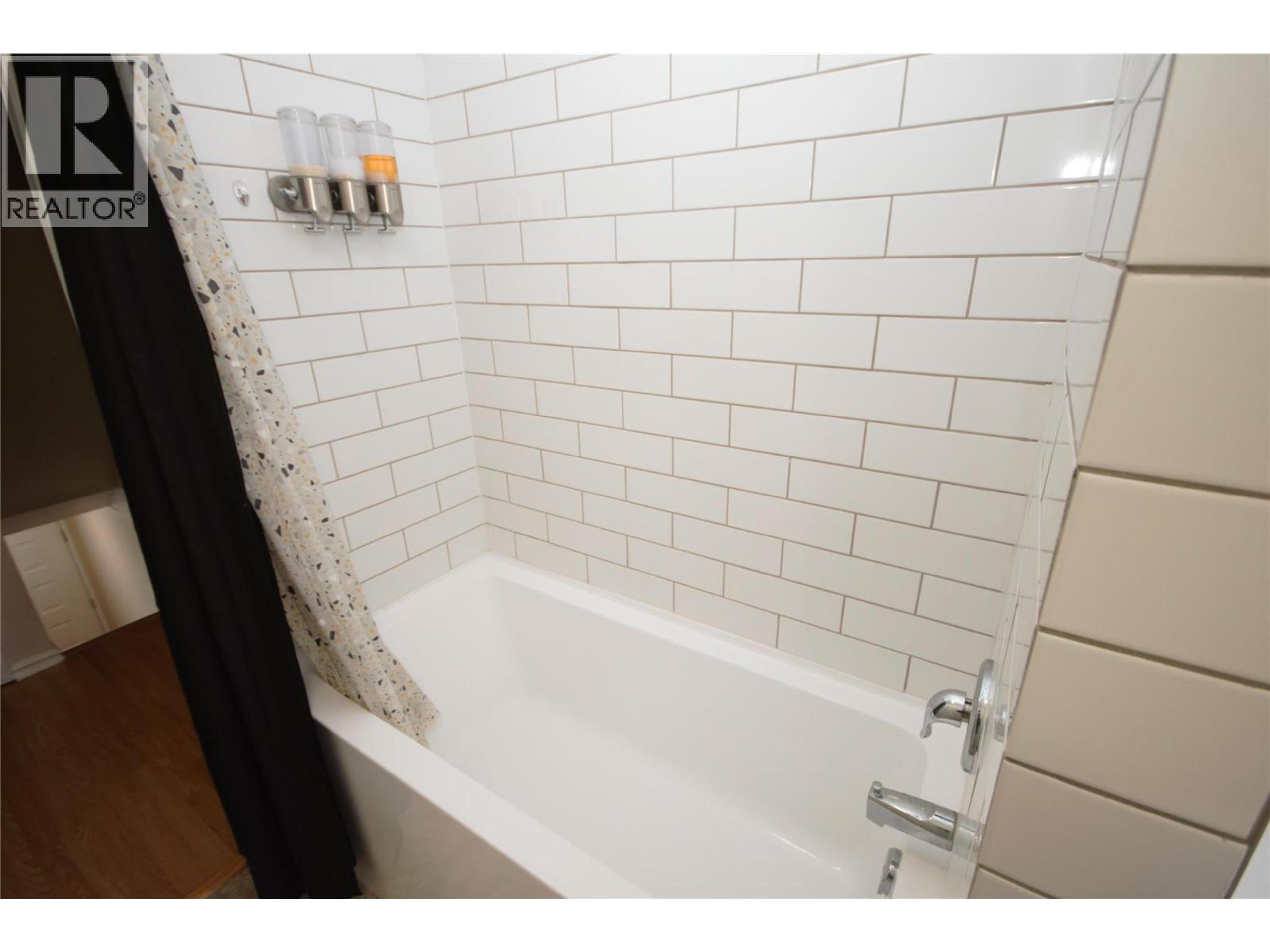 #8 5820 MAIN STREET - 26