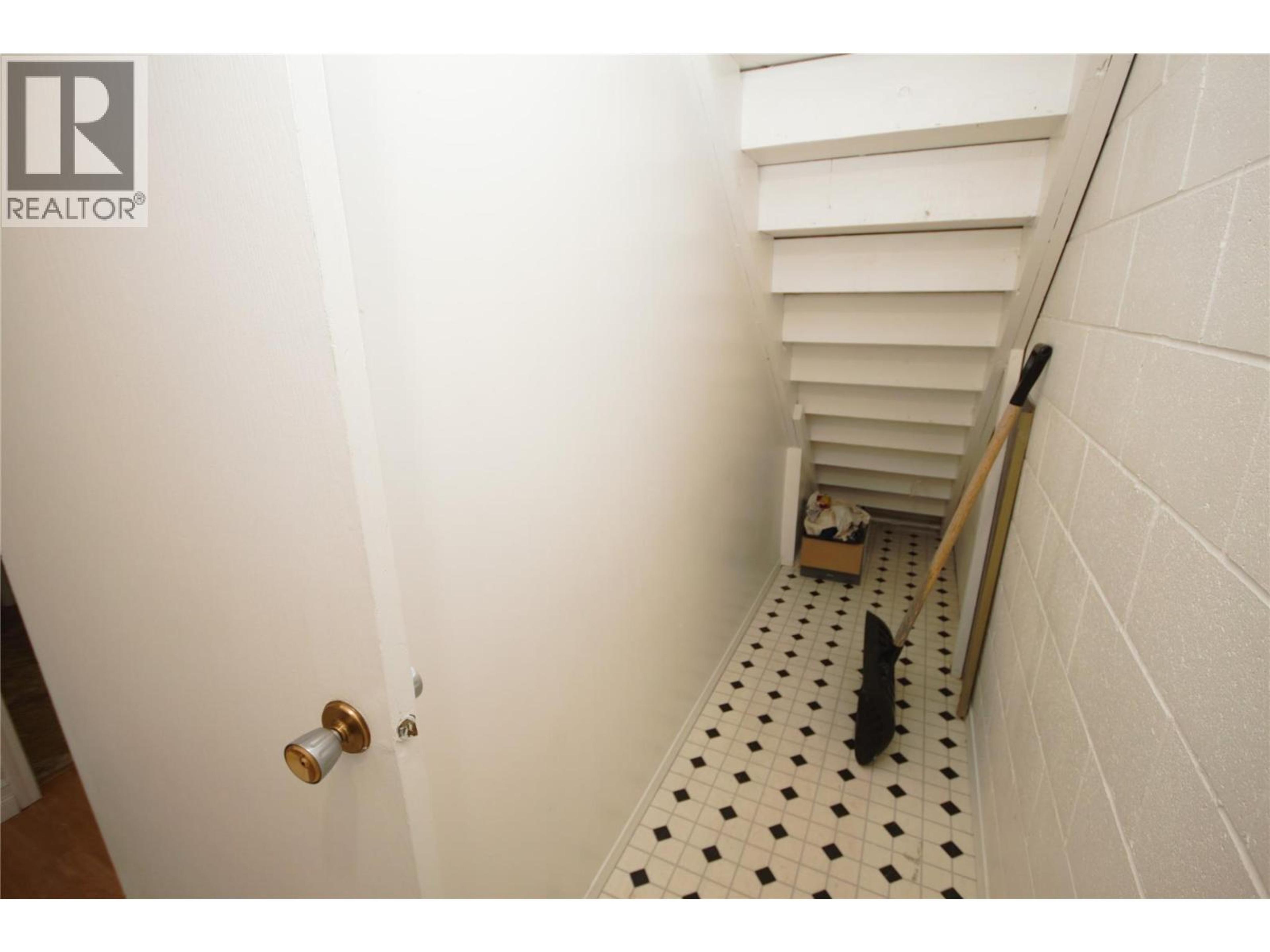 #8 5820 MAIN STREET - 10