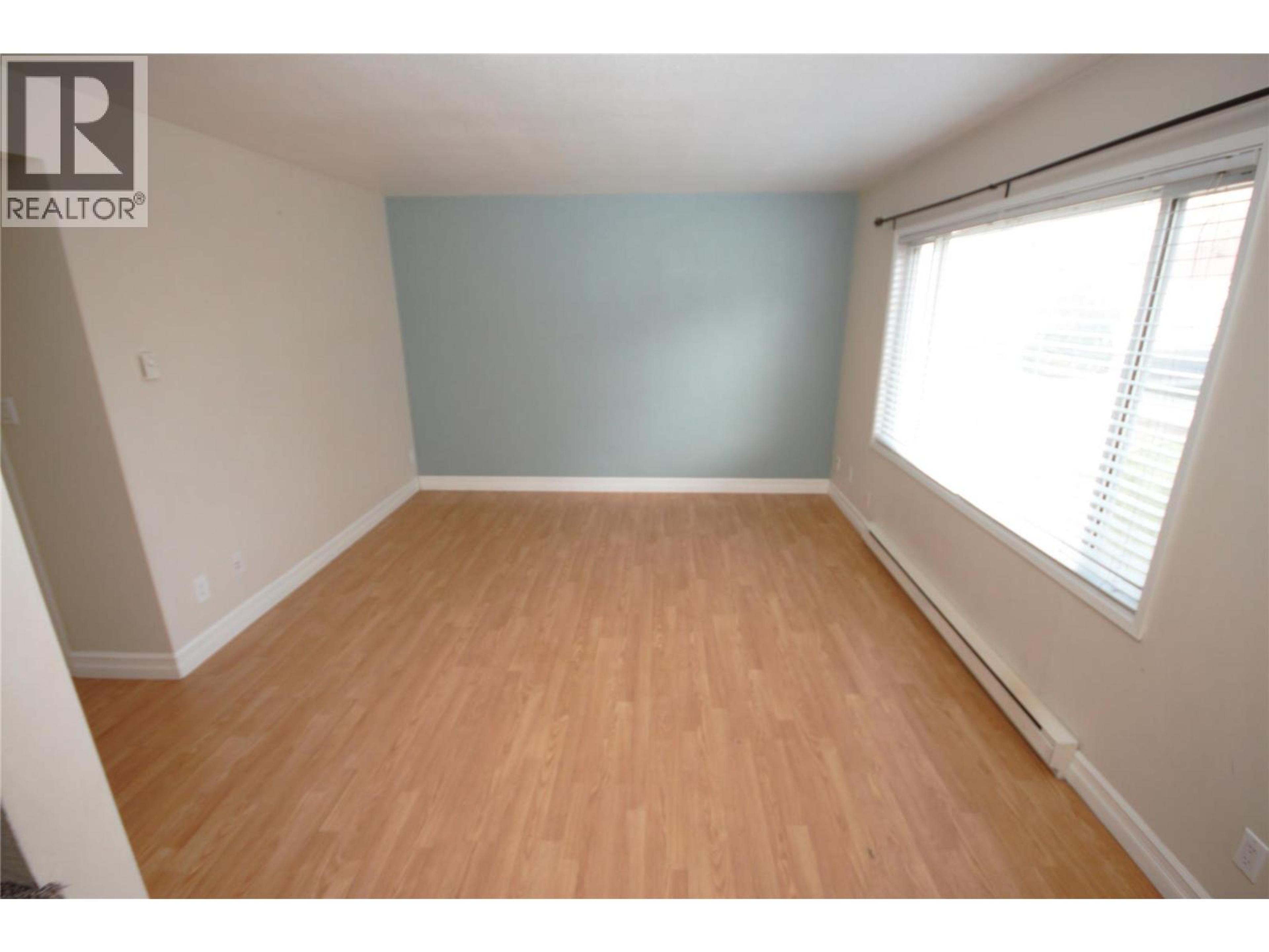 #8 5820 MAIN STREET - 13