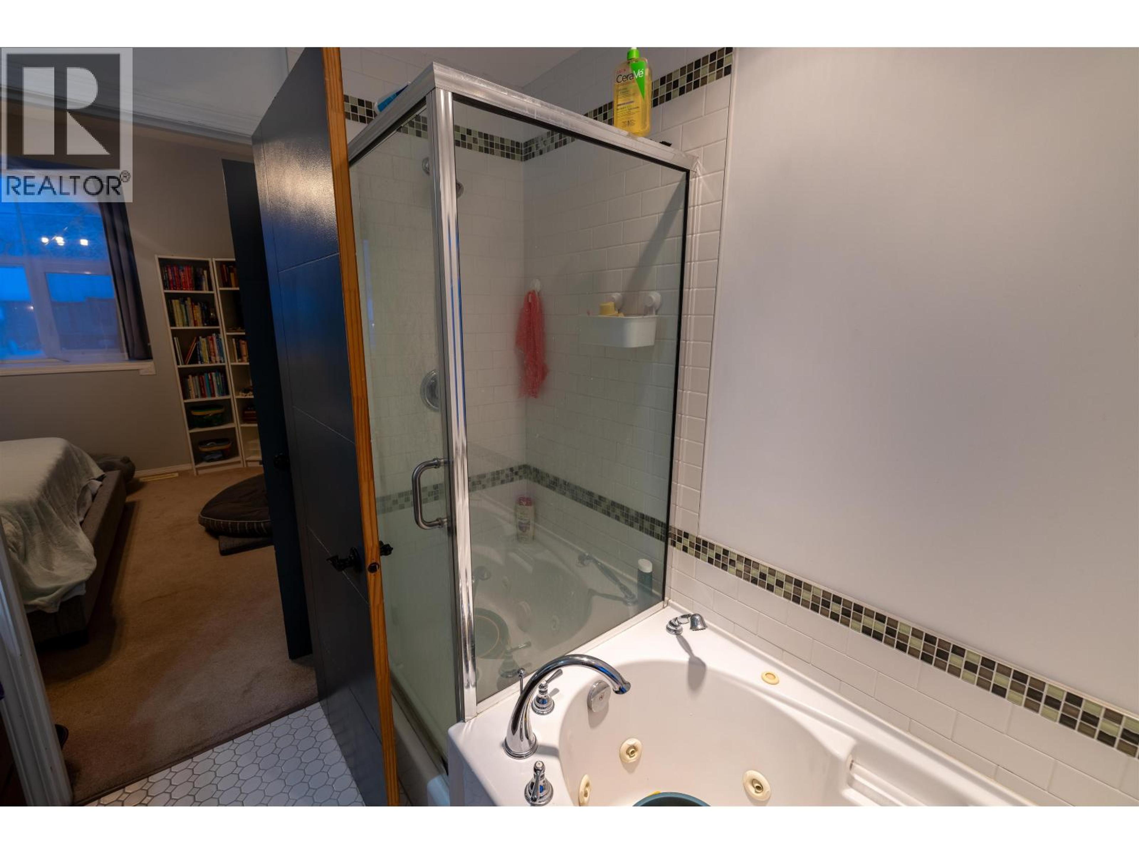 3178 WALLACE CRESCENT - 18